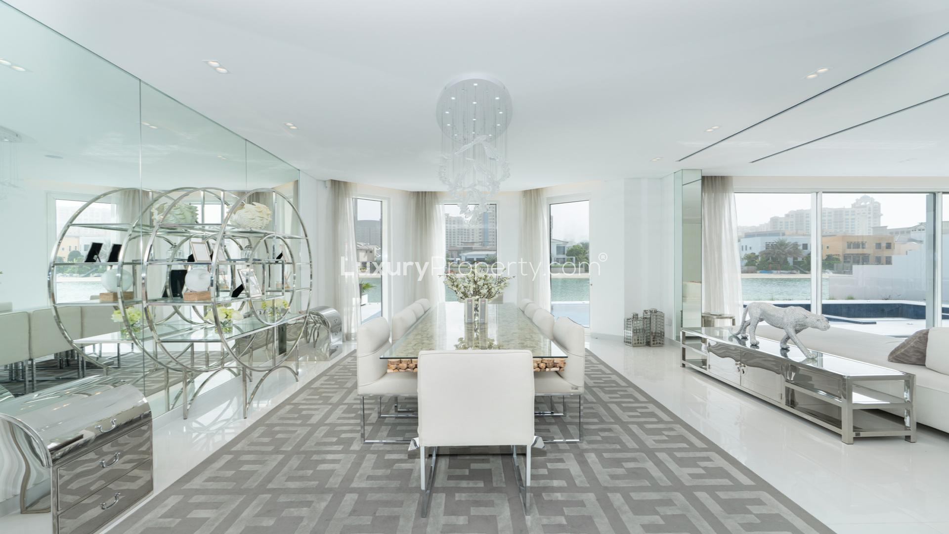 Luxurious 6-bedroom villa with pool in Garden Homes, Palm Jumeirah, Dubai