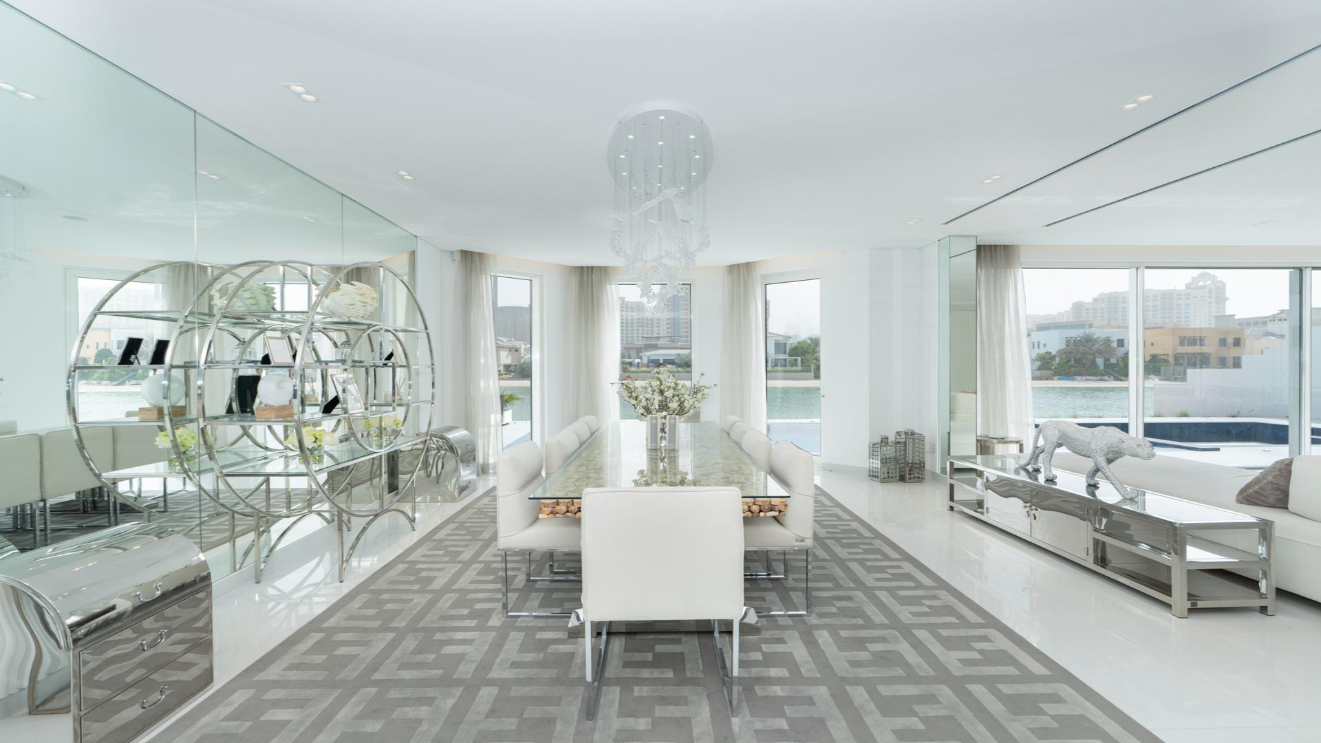 Luxurious 6-bedroom villa with pool in Garden Homes, Palm Jumeirah, Dubai