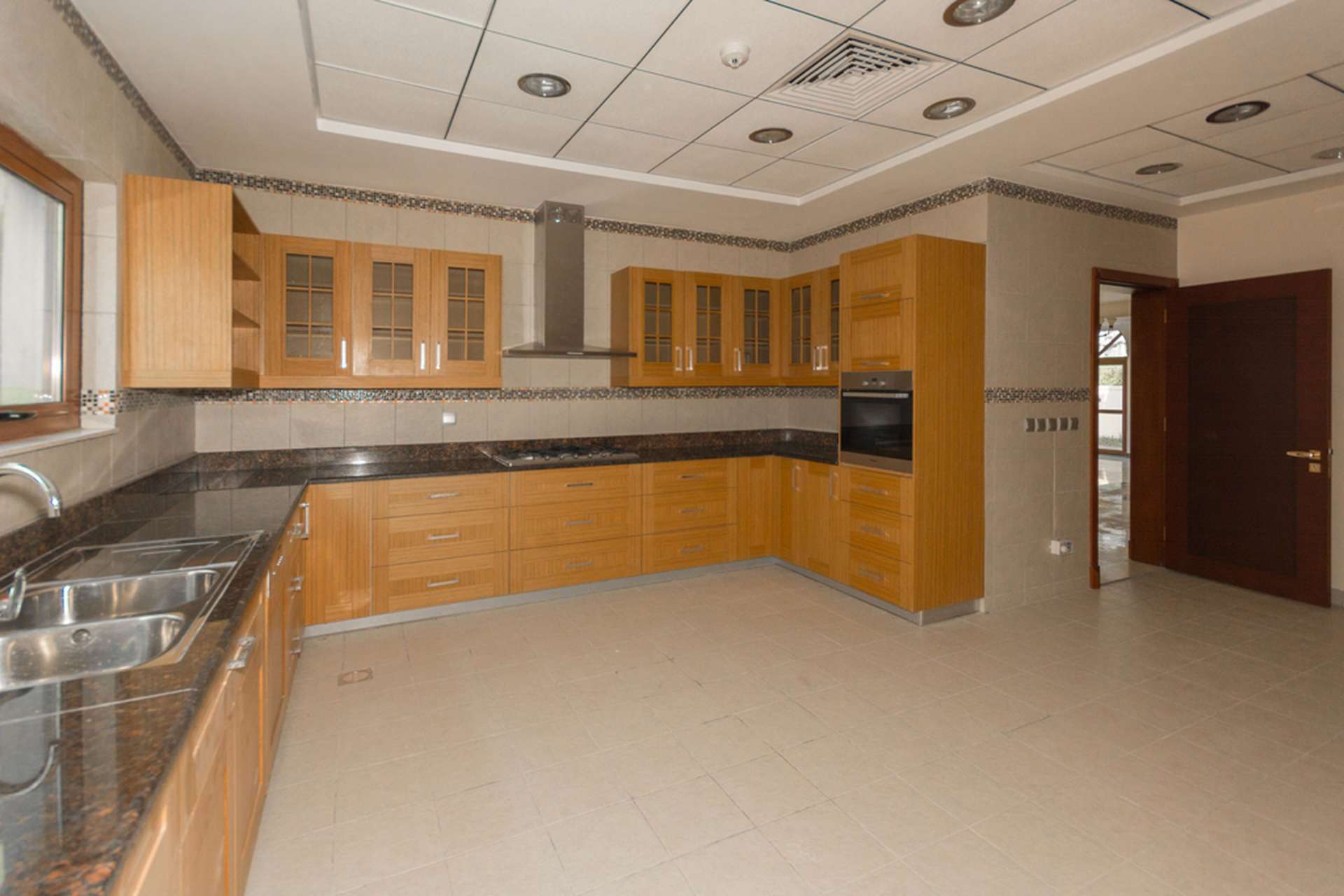 Spacious living room in six-bedroom villa, Orange Lake, Jumeirah Golf Estates, for sale
