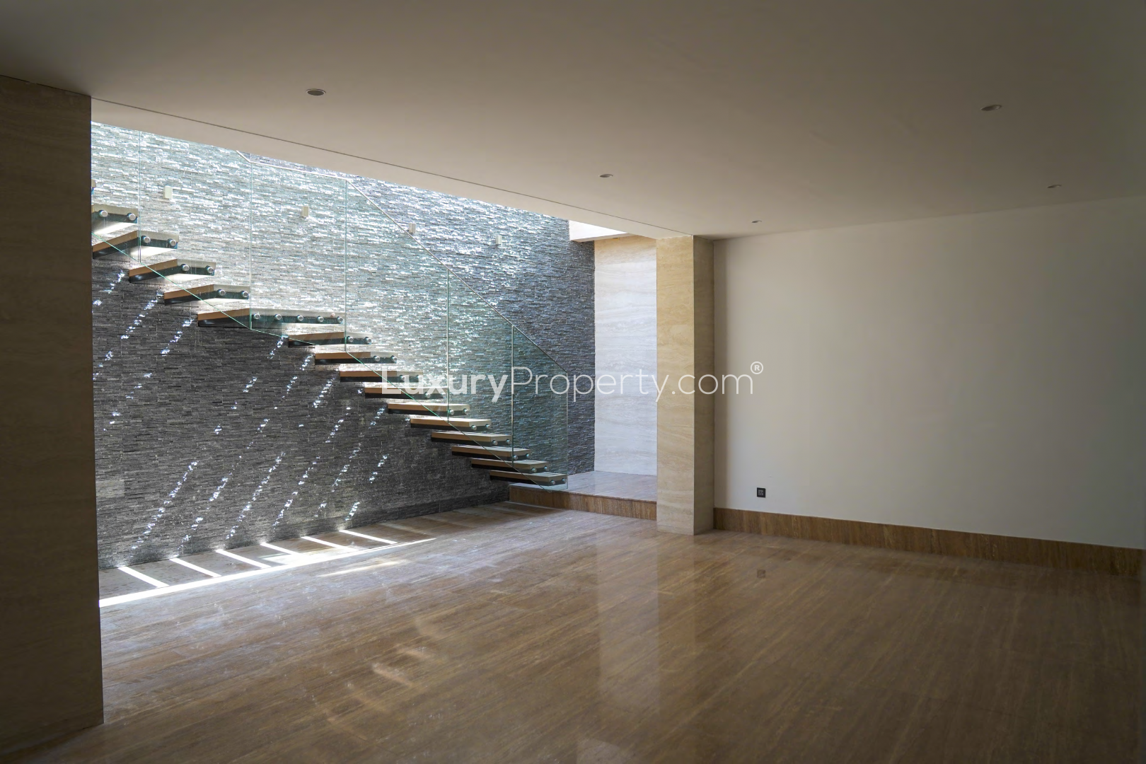 Modern 6-bedroom villa with lush lawn, Pearl Jumeirah, offering sea and skyline views