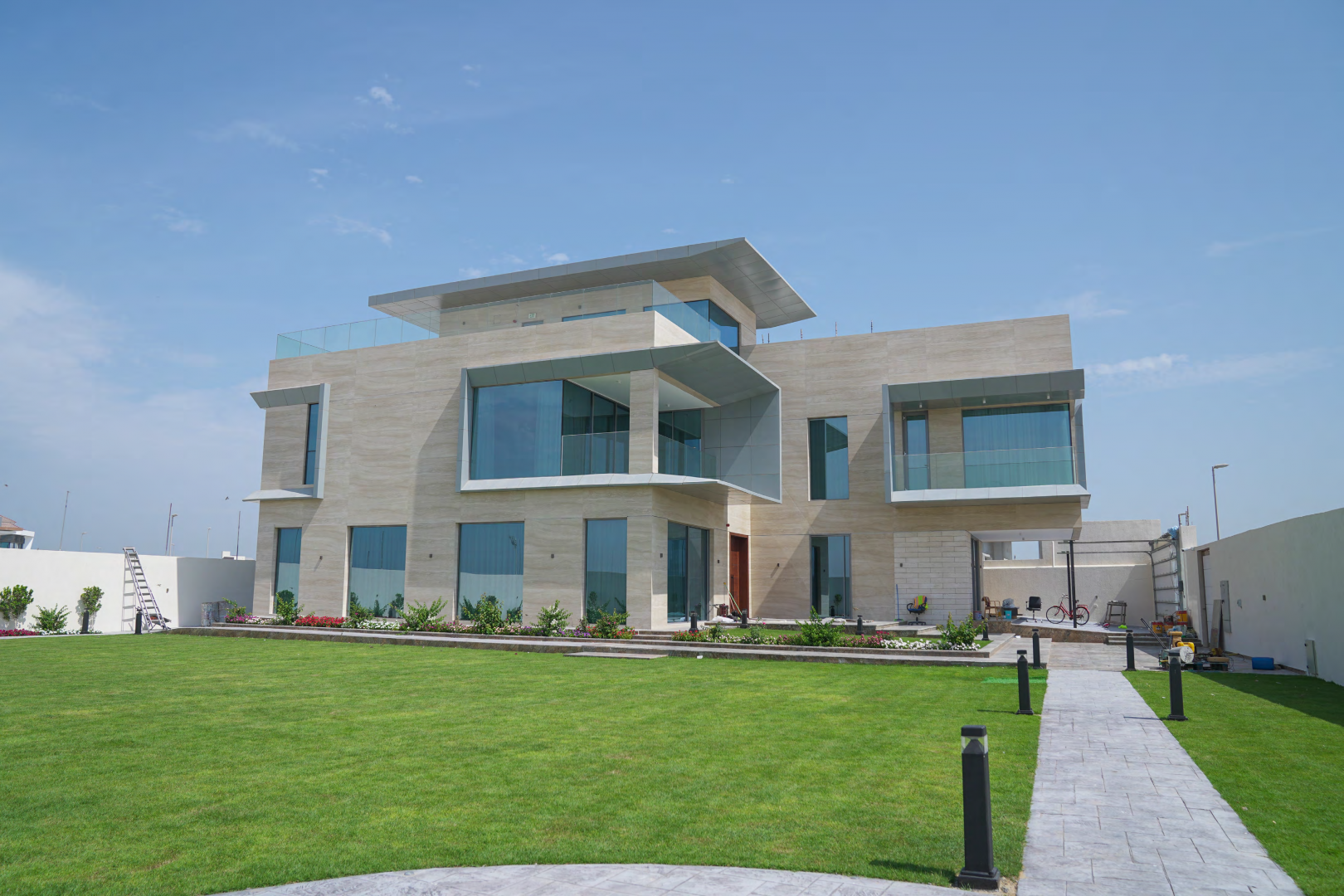 Expansive garden with sea and downtown skyline views at Pearl Jumeirah villa