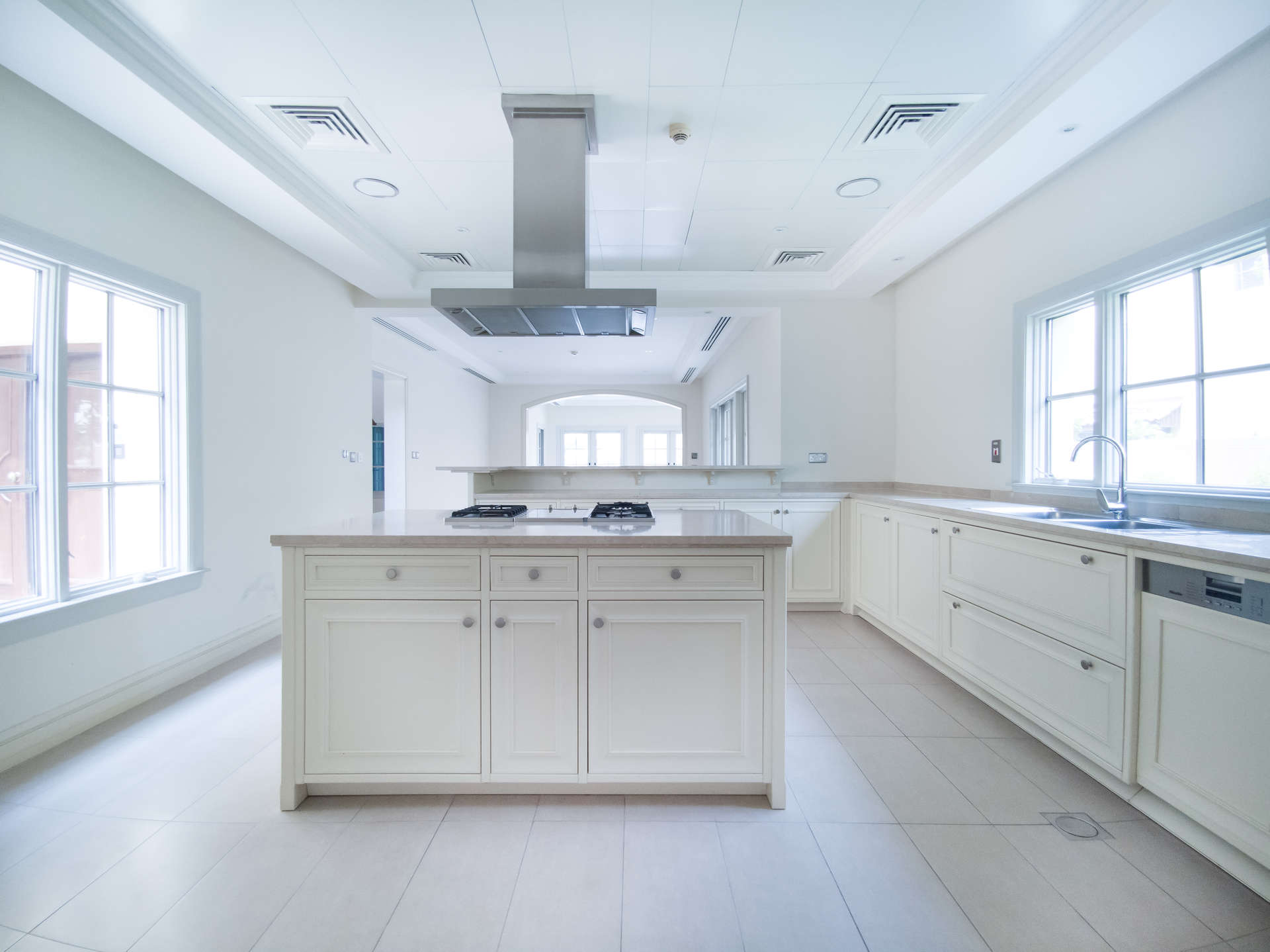 Stunning 6-bedroom villa with pool in Jumeirah Golf Estates, Fire community, for sale