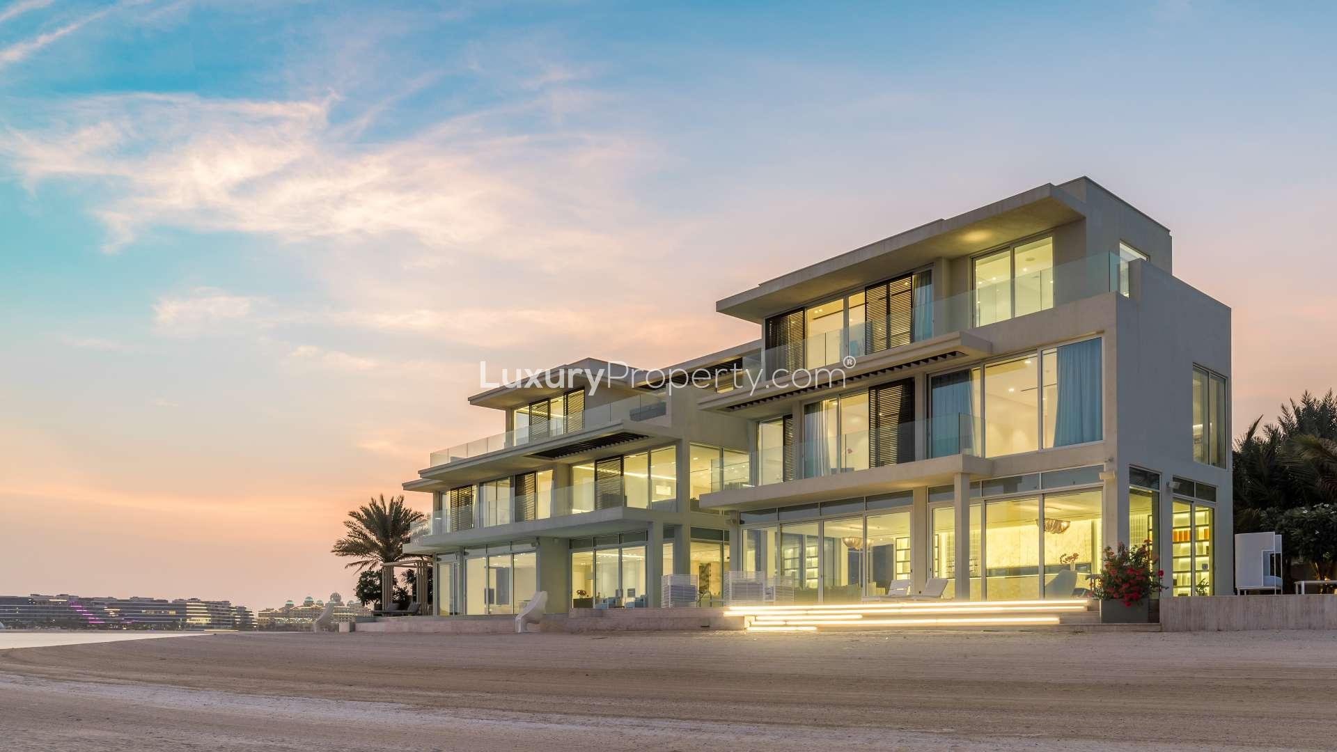 Stunning villa with infinity pool and skyline view, Palm Jumeirah Signature Villas