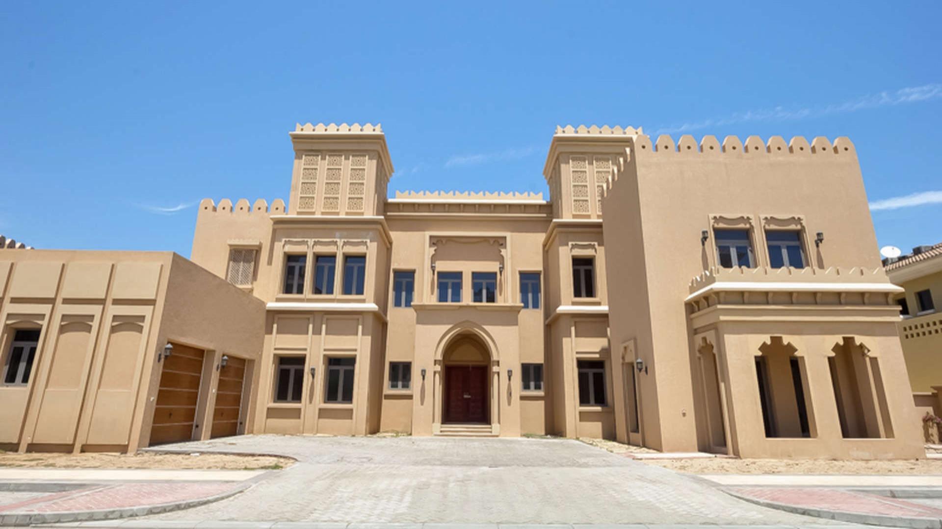Spacious interior hallway of Palm Jumeirah Signature Villa for sale, featuring elegant design
