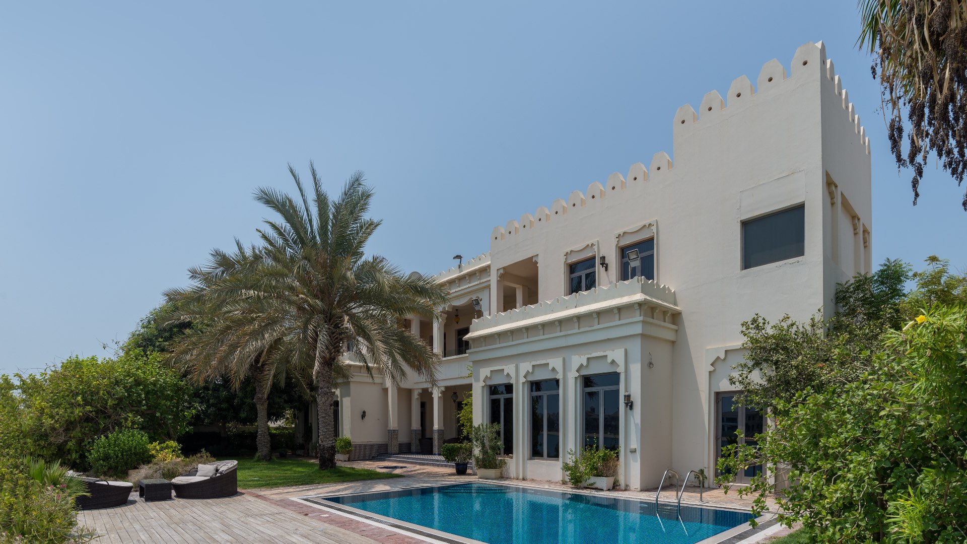 Luxurious living room in Palm Jumeirah Signature Villa for sale, elegant decor and furnishings