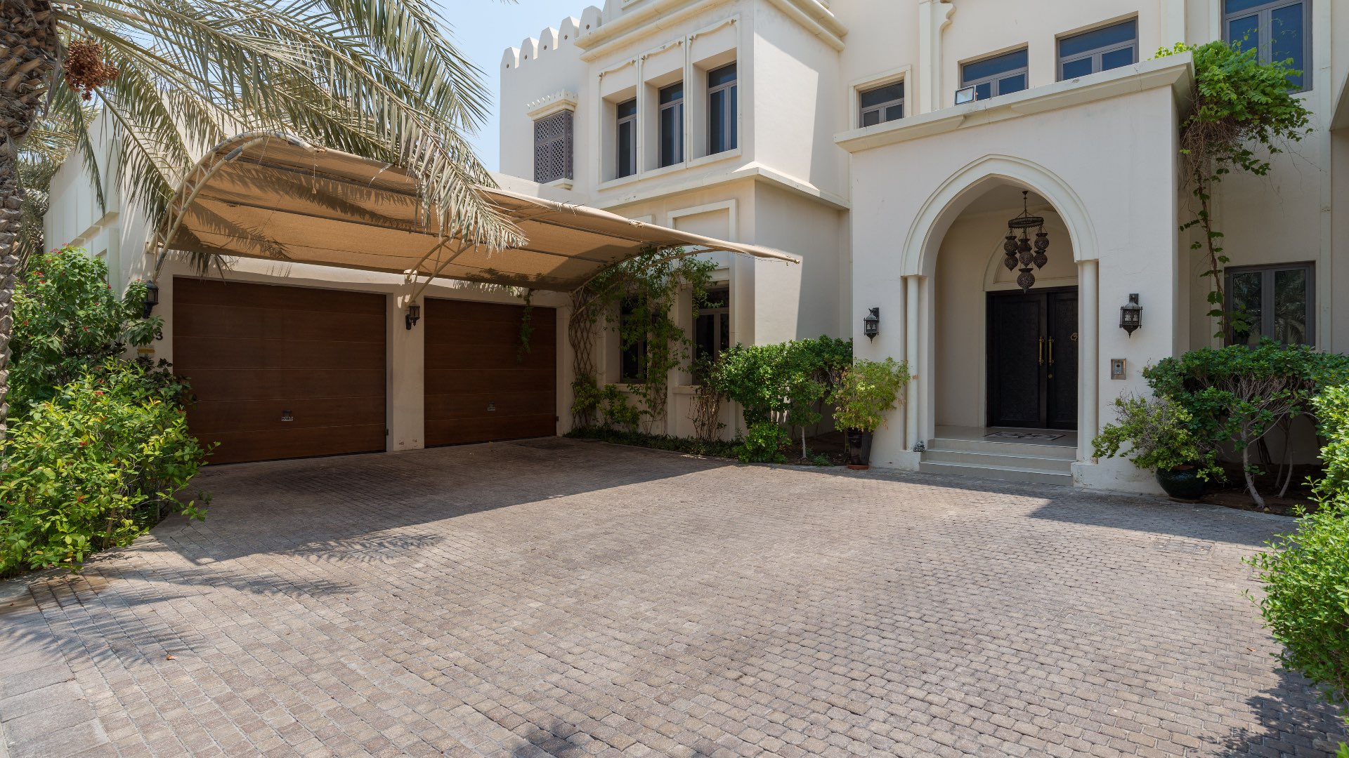 Prime 6-bedroom villa exterior in Palm Jumeirah, Signature Villas community, for sale