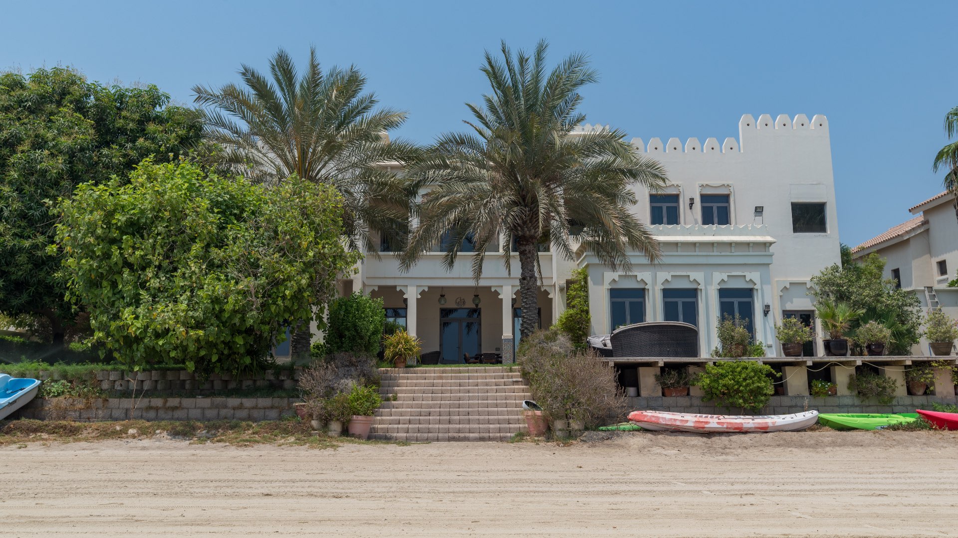 "Elegant 6-bedroom villa exterior with garage, Palm Jumeirah Signature Villas, for sale.","Luxurious 6-bedroom villa exterior, Palm Jumeirah, Signature Villas, beachfront view, for sale.","Luxury 6-bedroom villa with pool, Palm Jumeirah, Signature Villas, for sale, LP06946.",Luxurious living room in Palm Jumeirah villa with ornate ceilings and elegant decor