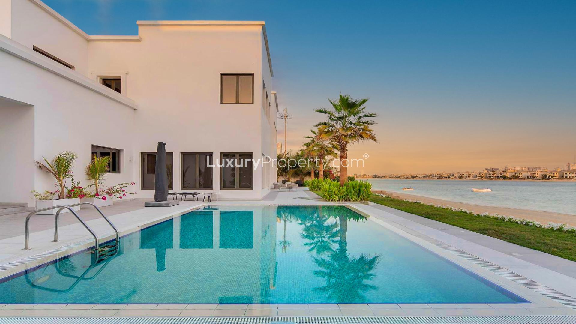 Exquisite renovated villa with pool, lush garden, Palm Jumeirah, Signature Villas for sale