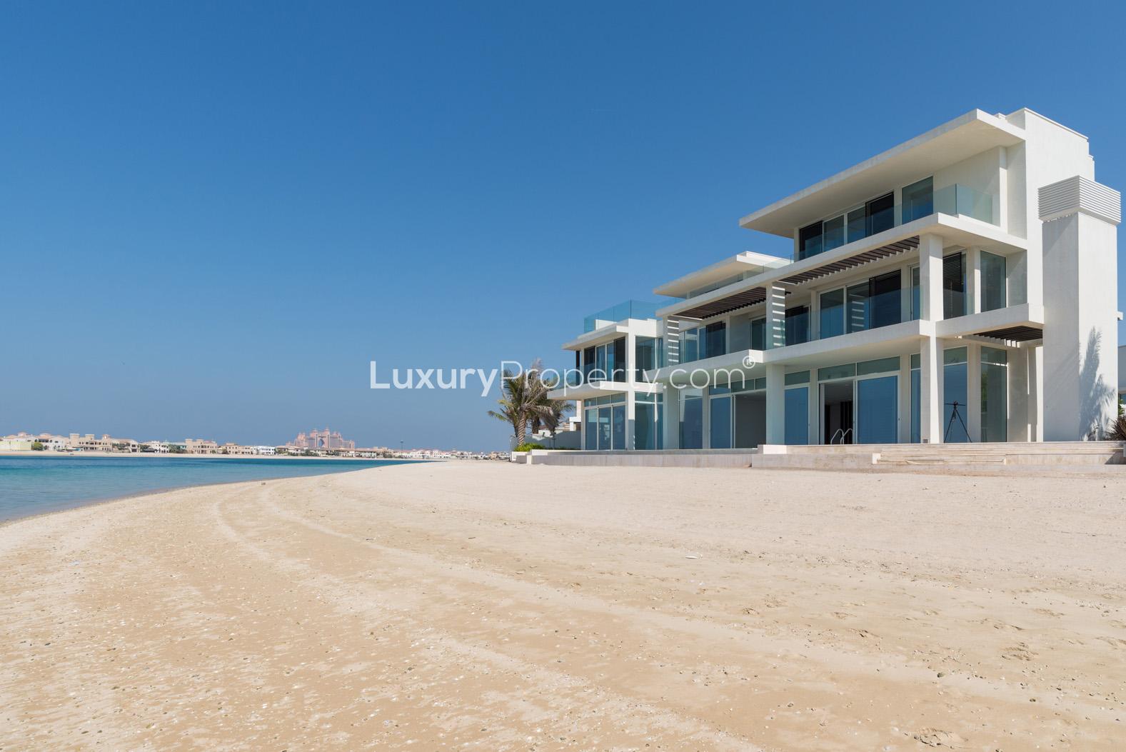 Incredible 6-Bed Sea View (Private Beach) Signature Villa for Rent in Palm Jumeirah