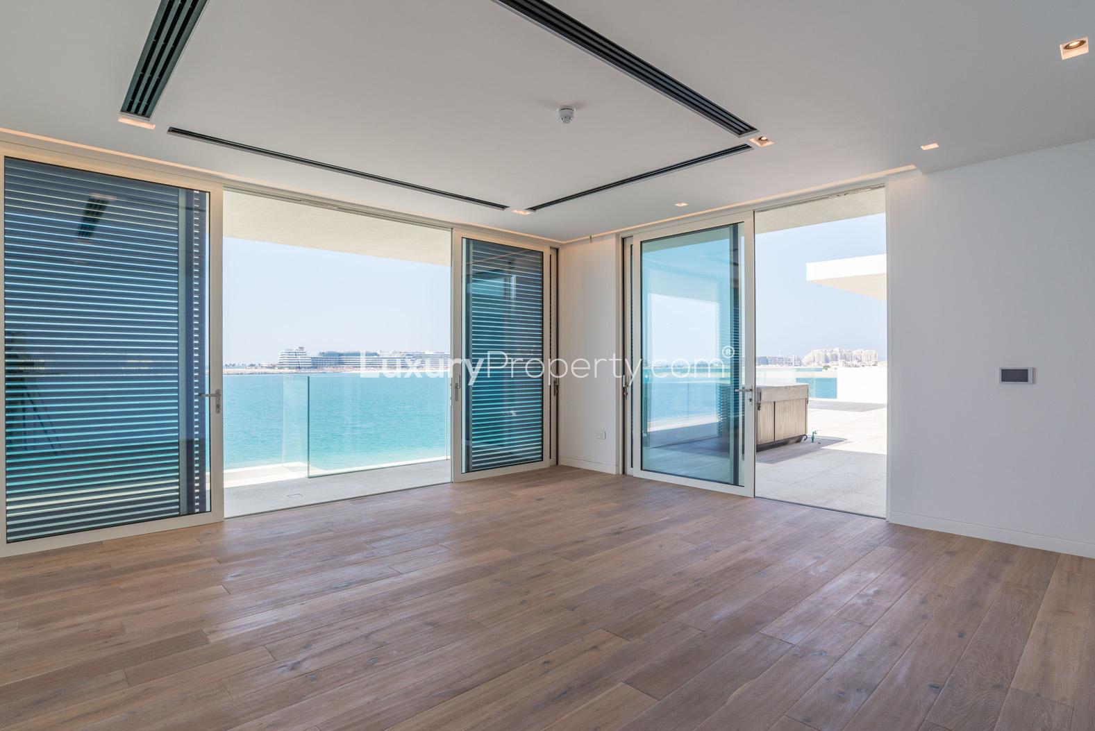 Modern kitchen with sea view in 6-bedroom villa, Palm Jumeirah, Signature Villas