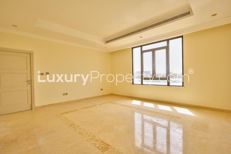 Spacious balcony with sea view at Signature Villas, Palm Jumeirah, Dubai