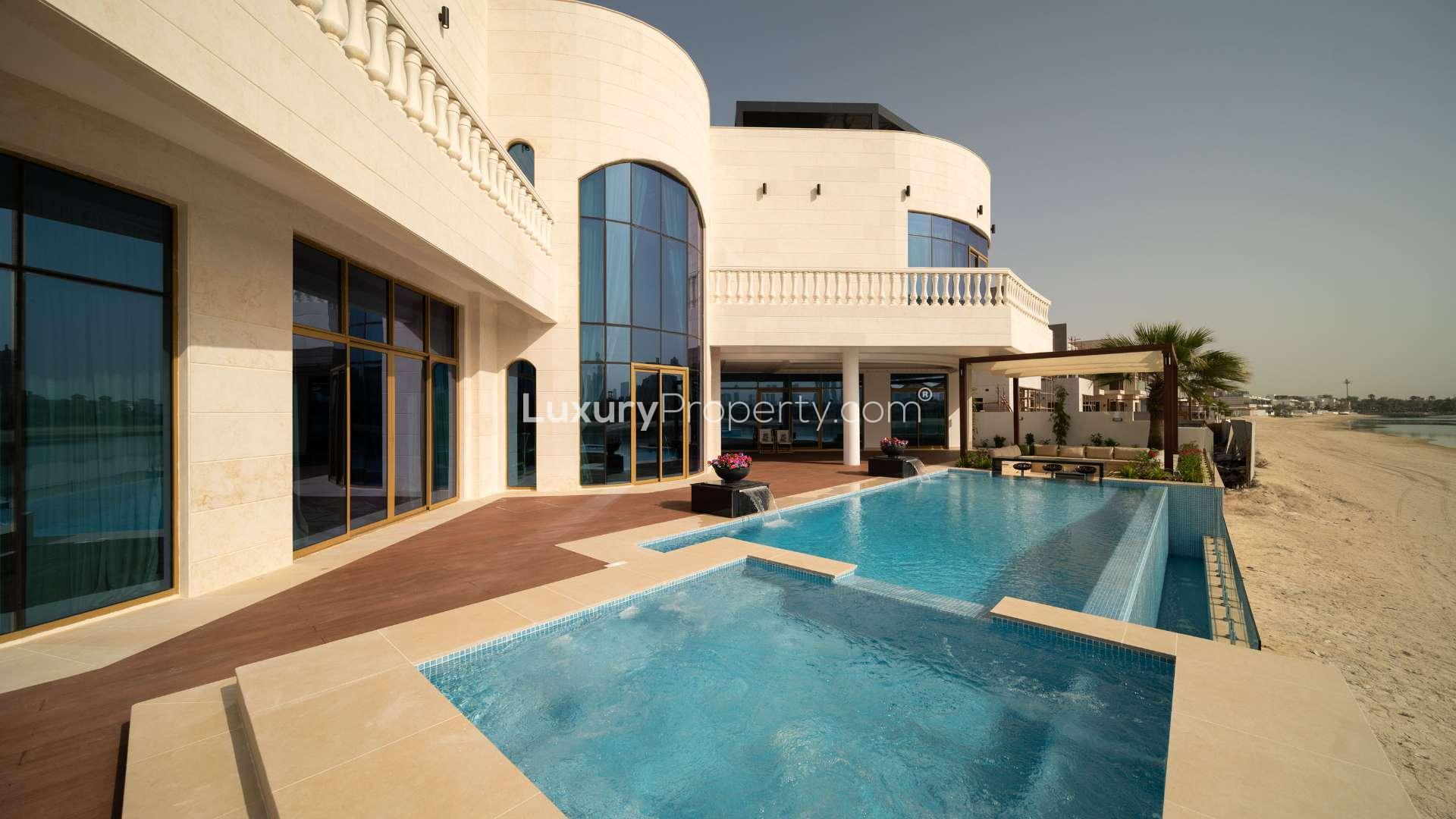 Luxury six-bedroom villa with pool on Palm Jumeirah beachfront, Signature Villas community