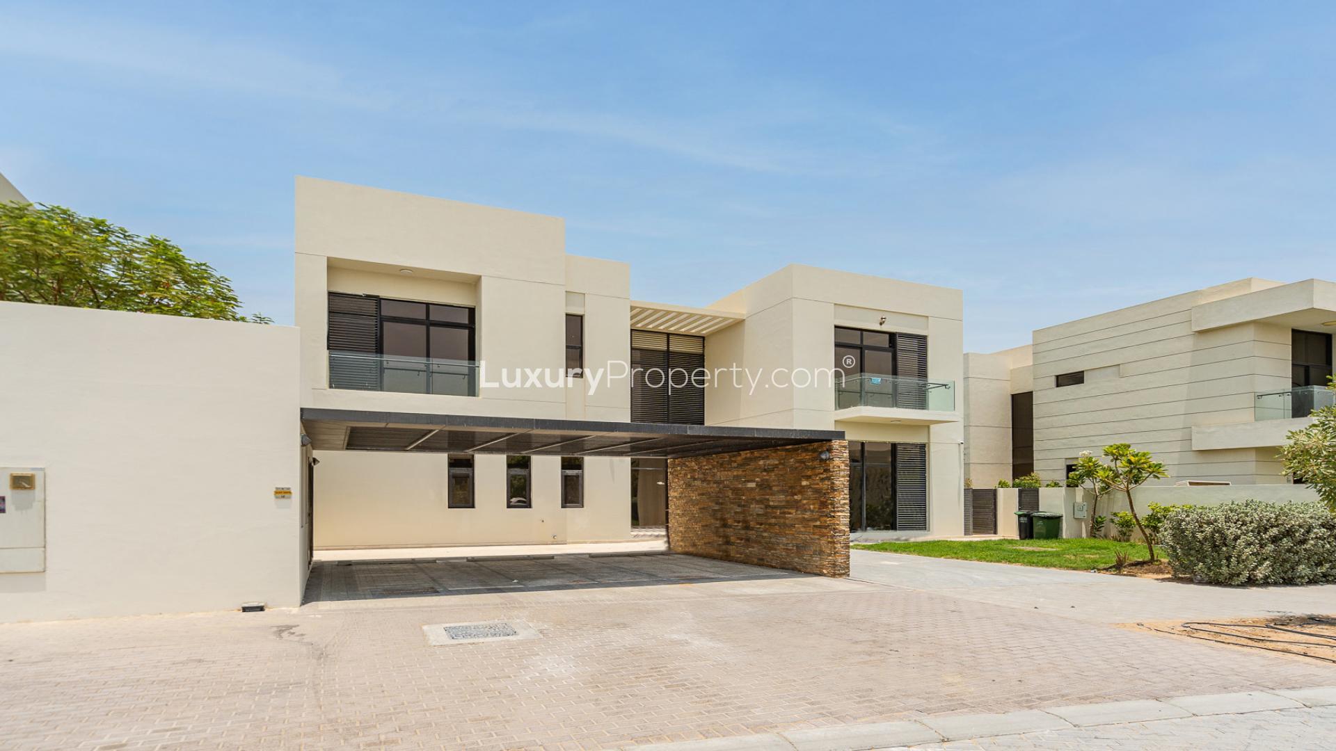 Modern 6-bedroom villa with golf course view in Damac Hills, The Field community