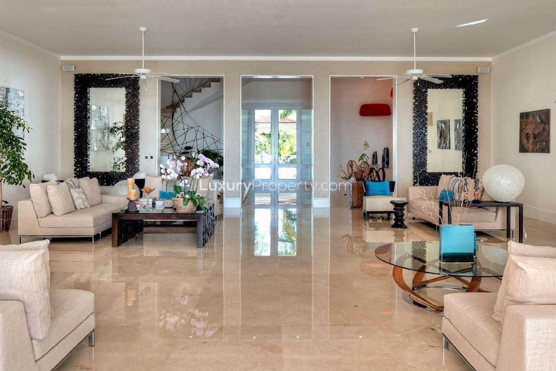 Furnished seafront mansion with pool in Punta Cana's Jardines de Arrecife for sale