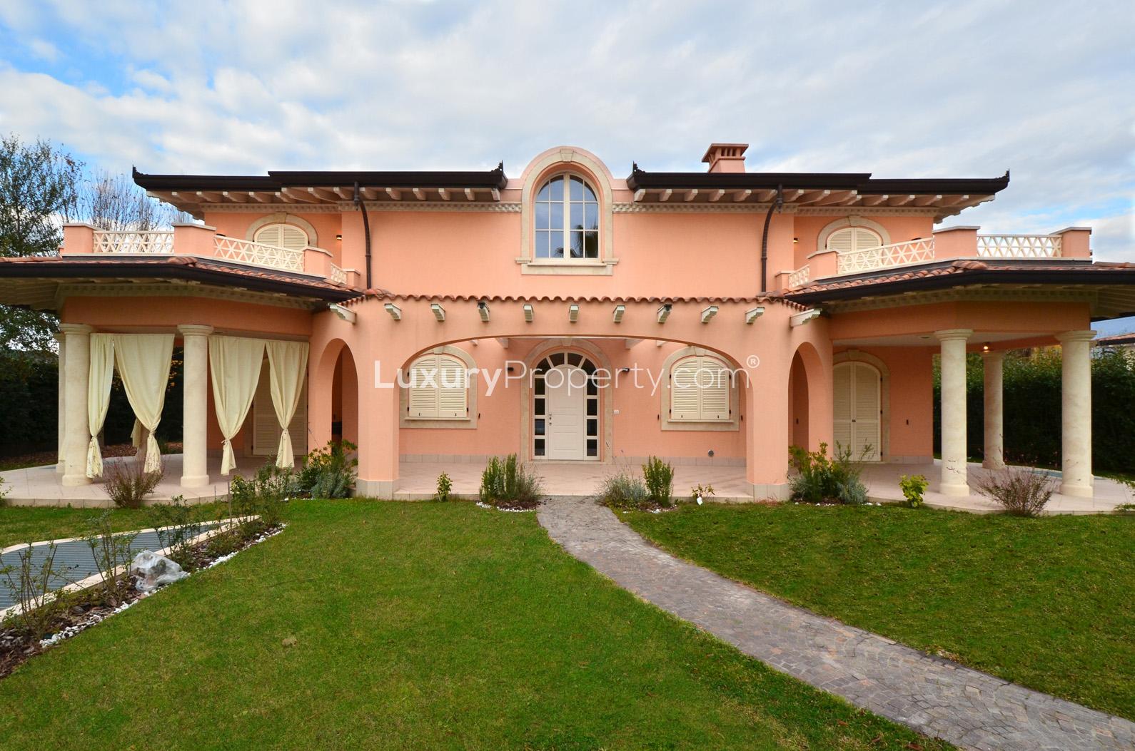 Spacious living room in luxury Villa Botticelli, Lucca, featuring elegant staircase and modern decor
