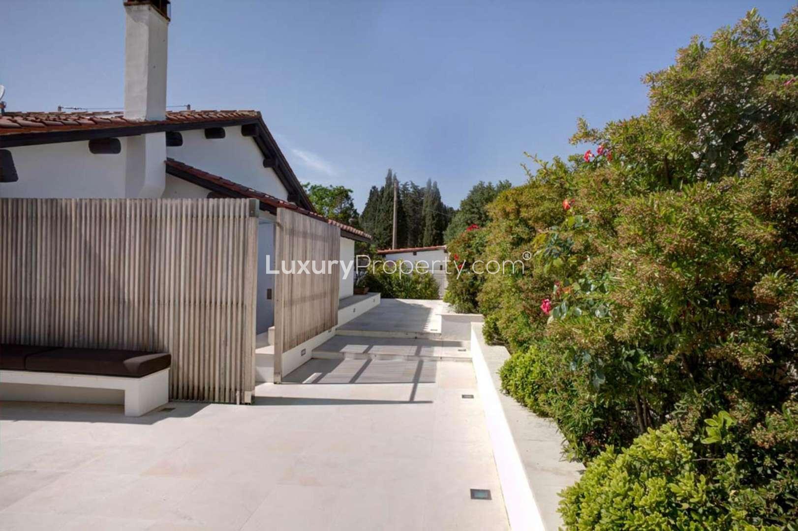 Front entrance of a stunning villa in Villa Gelsomino, Florence, with lush greenery