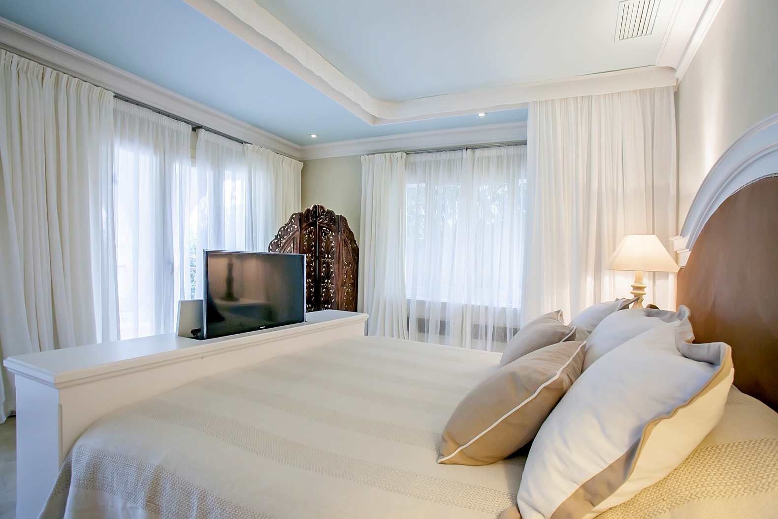 Luxurious walk-in closet in high-end 6-bedroom villa, Villa Kerida, Port d' Andratx