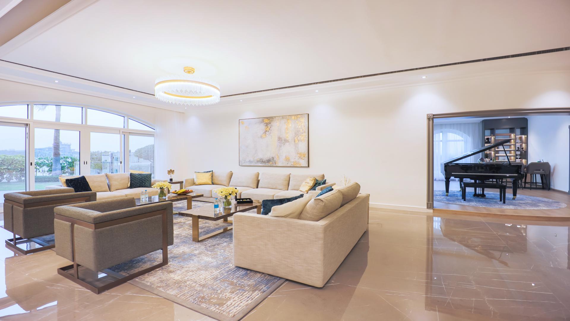 Luxurious 6-bedroom Villa Verona on Palm Jumeirah's beachfront, available for rent