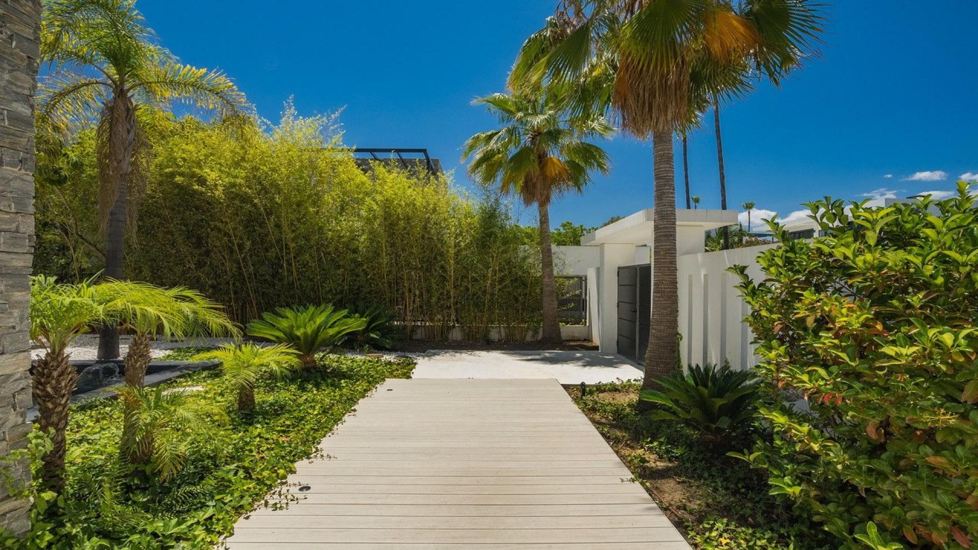 Luxury villa with pool in Las Lomas de Marbella, Golden Mile, Málaga for sale