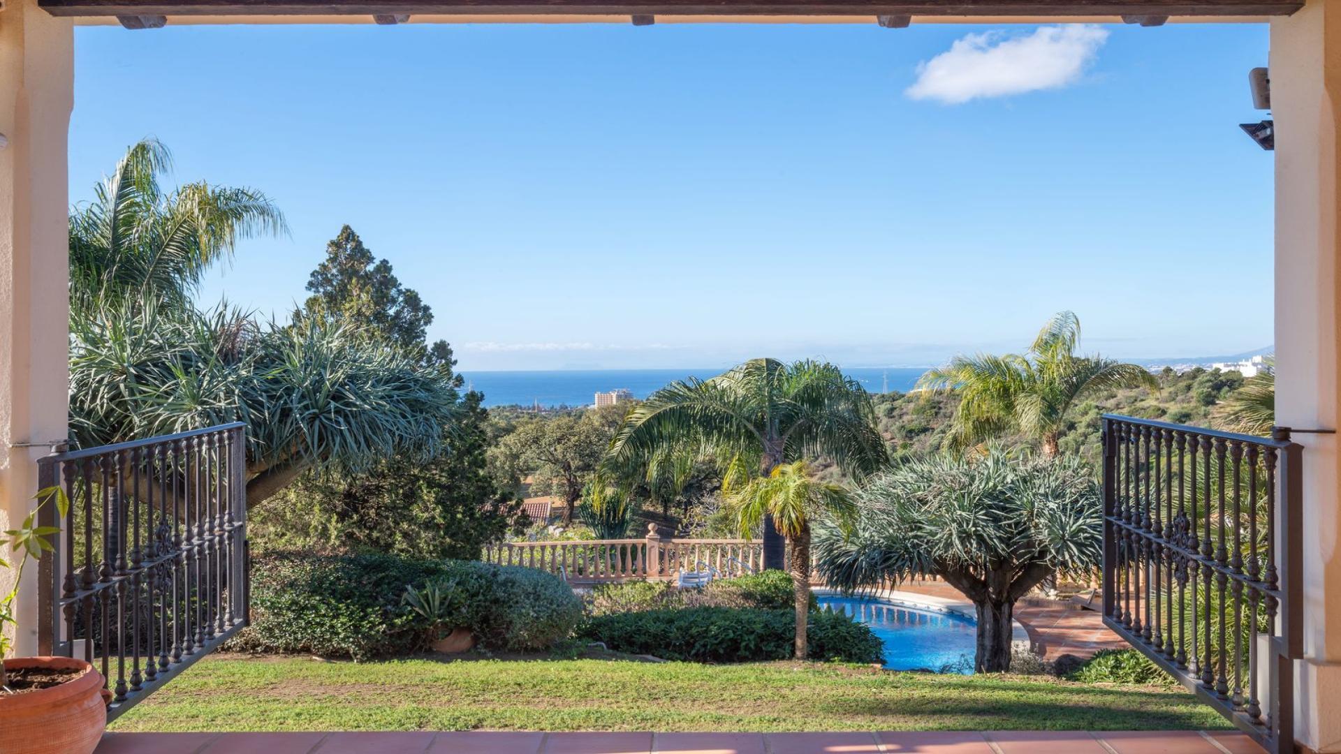 Luxury 8-bedroom villa with sea views in Altos de los Monteros, Marbella