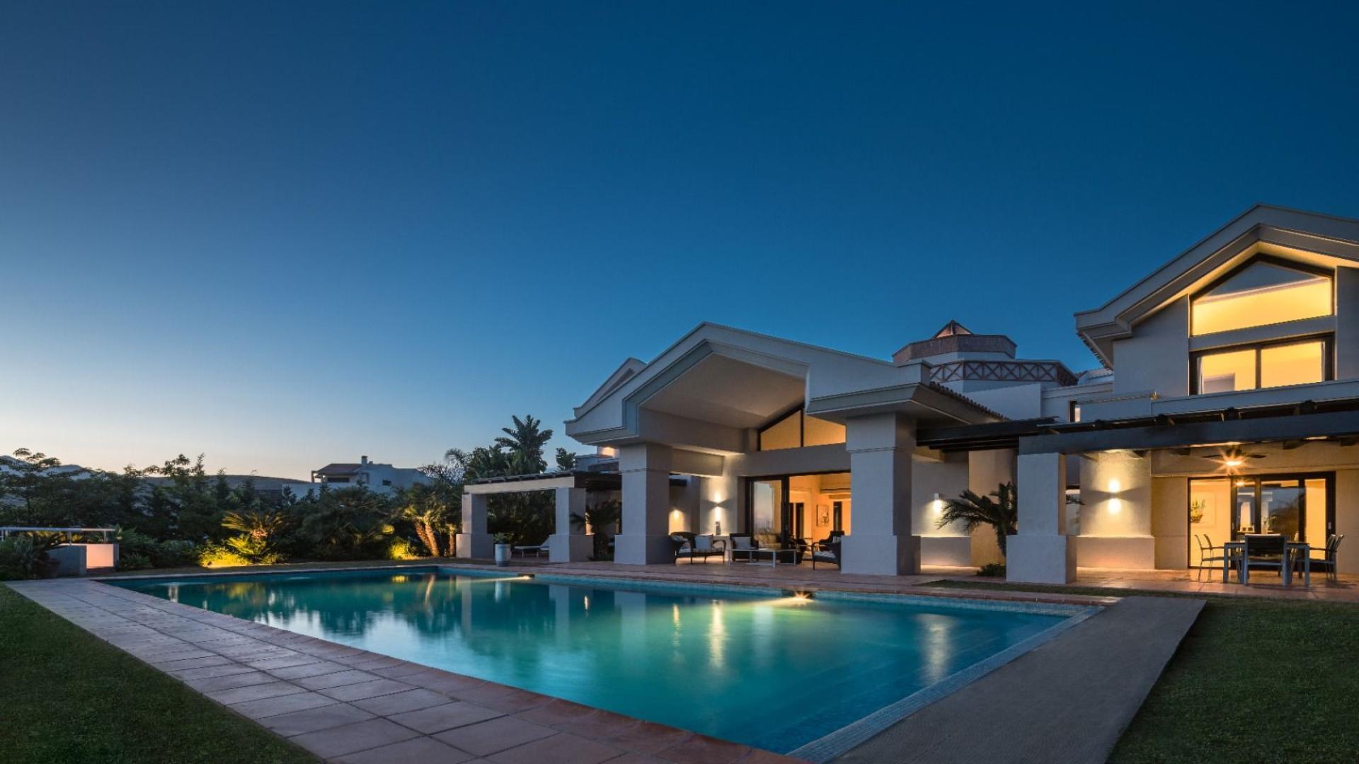 Luxury villa with pool, panoramic sea and golf views in Los Flamingos, Benahavis