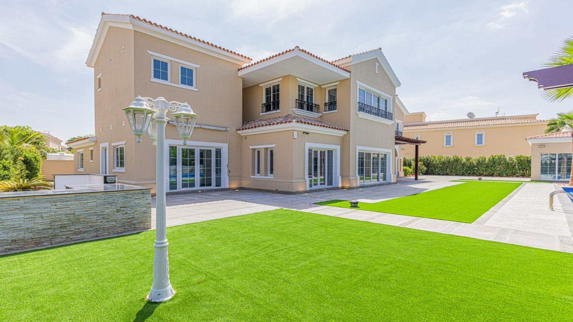 Luxurious villa with private pool and lush garden in Arabian Ranches, Polo Homes