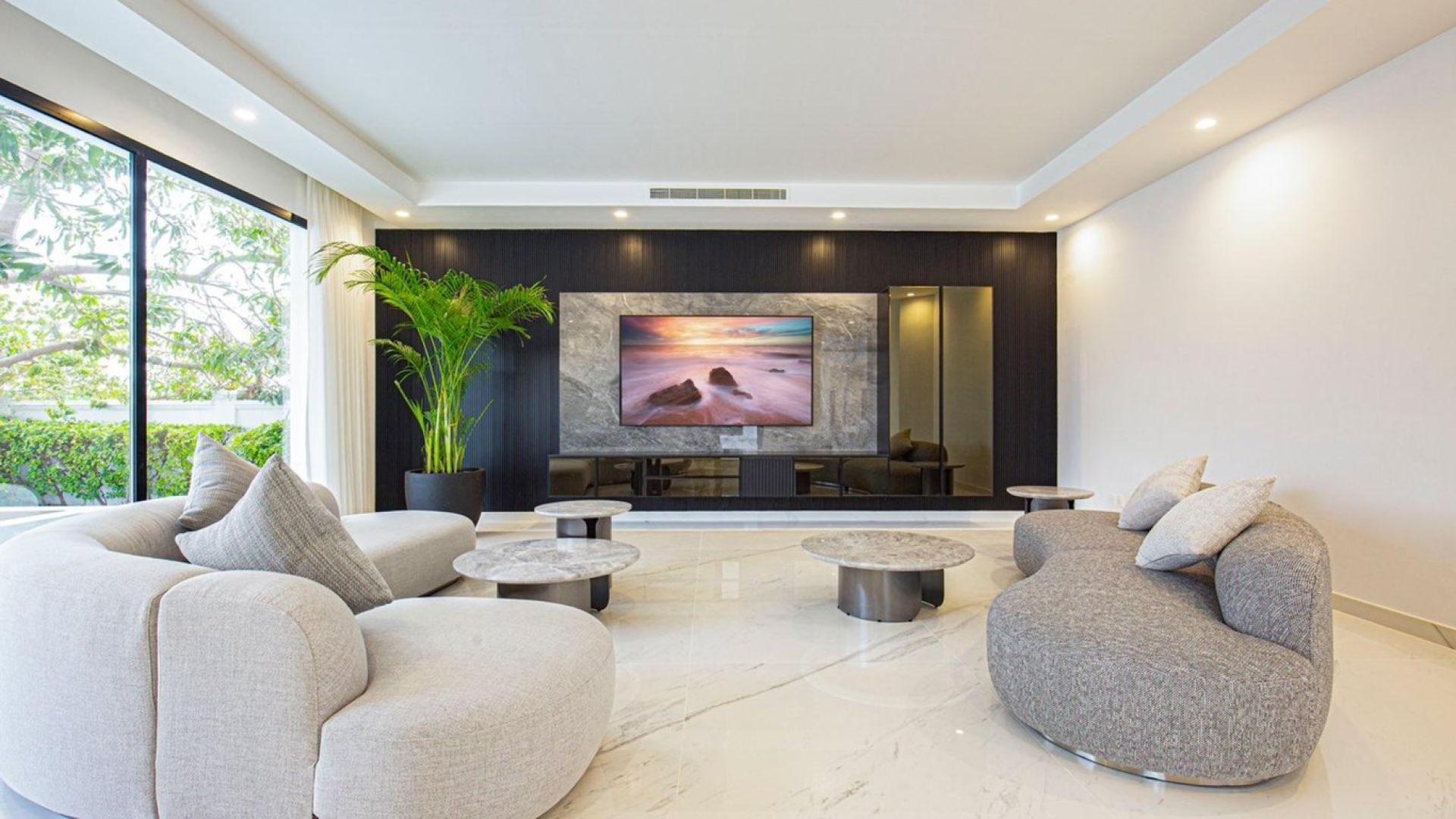 Contemporary living room in upgraded beachfront villa, Palm Jumeirah Signature Villas for rent