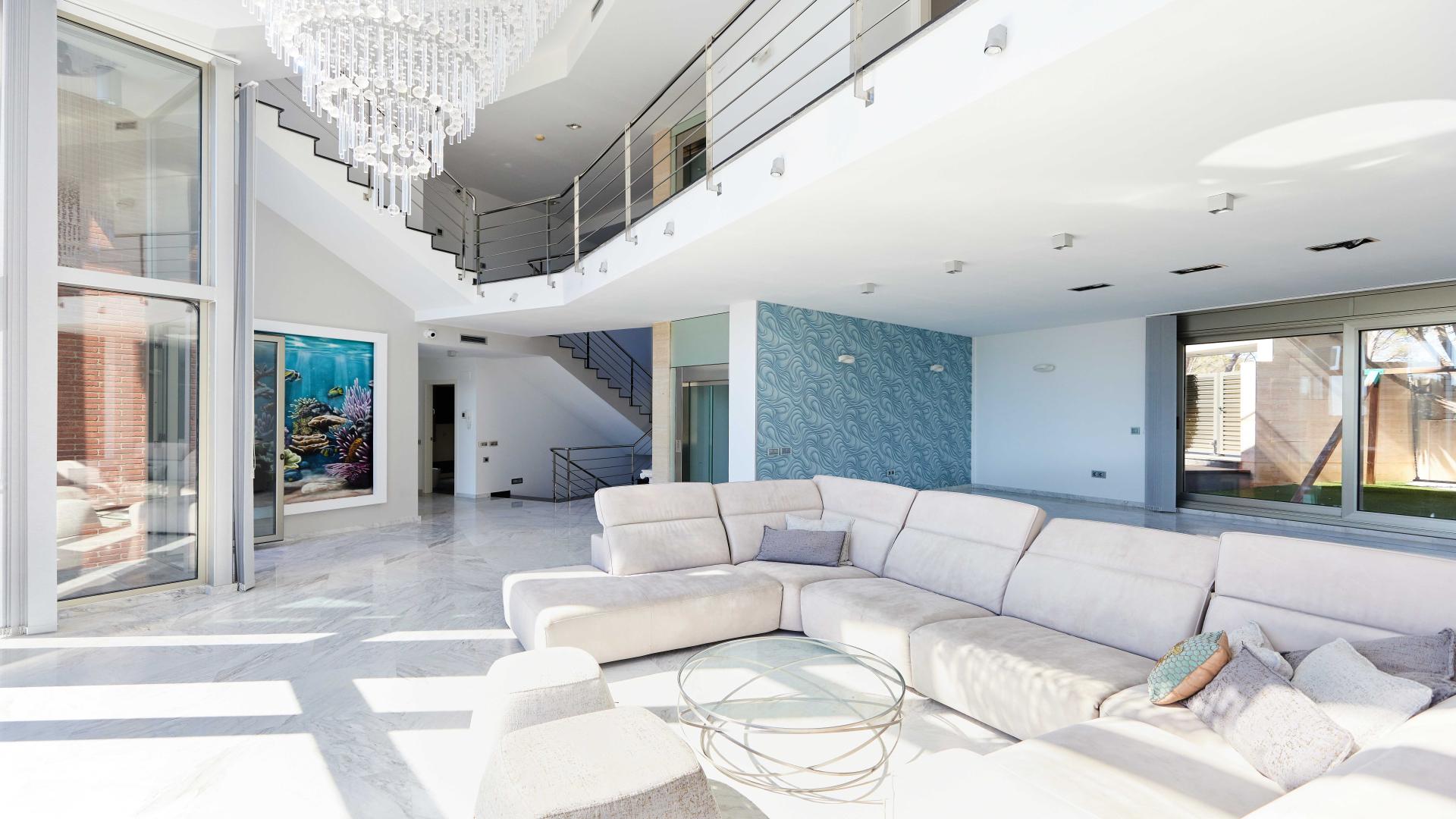 Luxurious Villa Preciosa in Barcelona with stunning pool and scenic views for sale