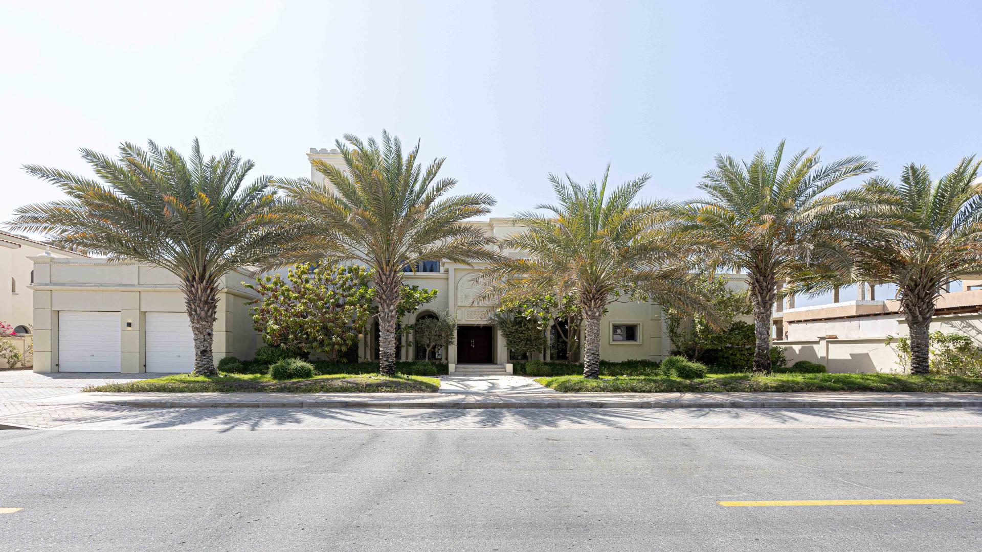 Private beach access at vacant Signature Villa, Palm Jumeirah, with stunning waterfront views