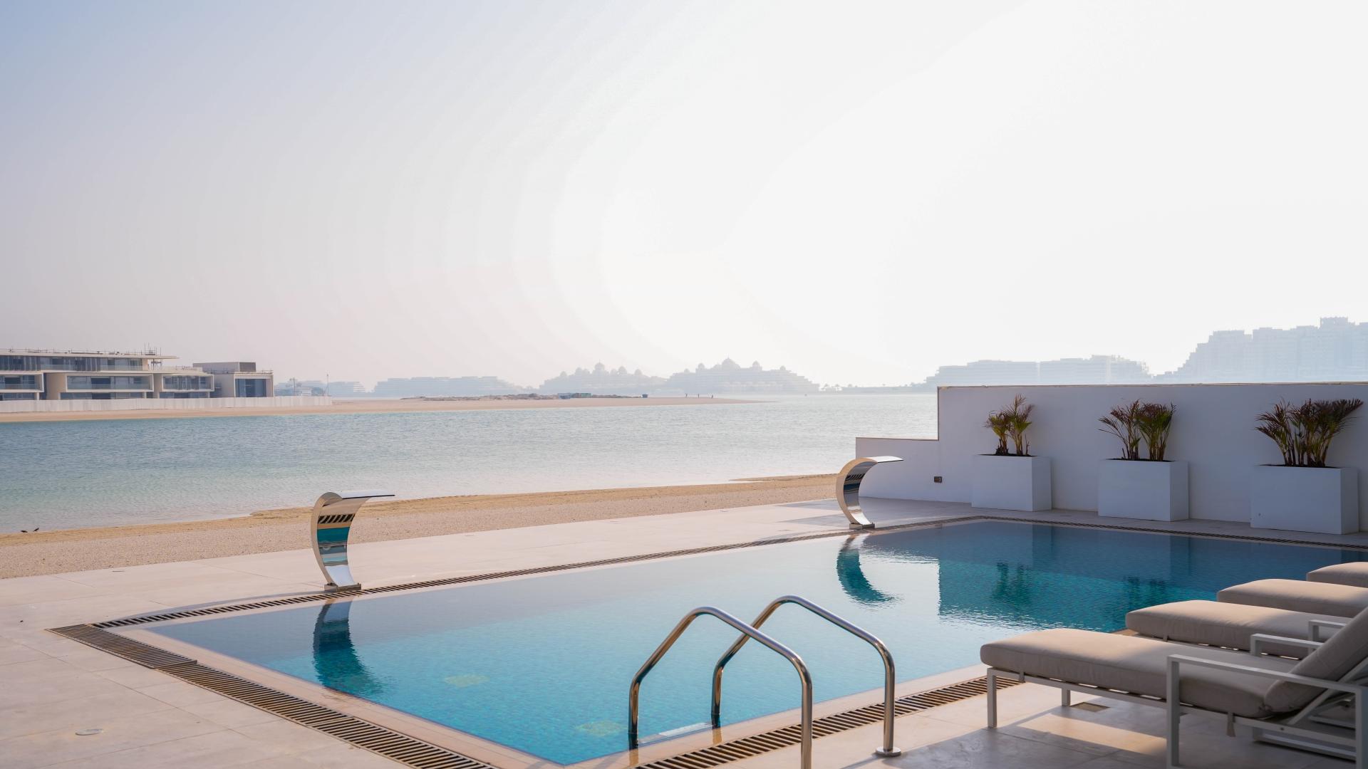 Luxurious 7-bedroom Signature Villa with pool, Palm Jumeirah, for sale, fully furnished