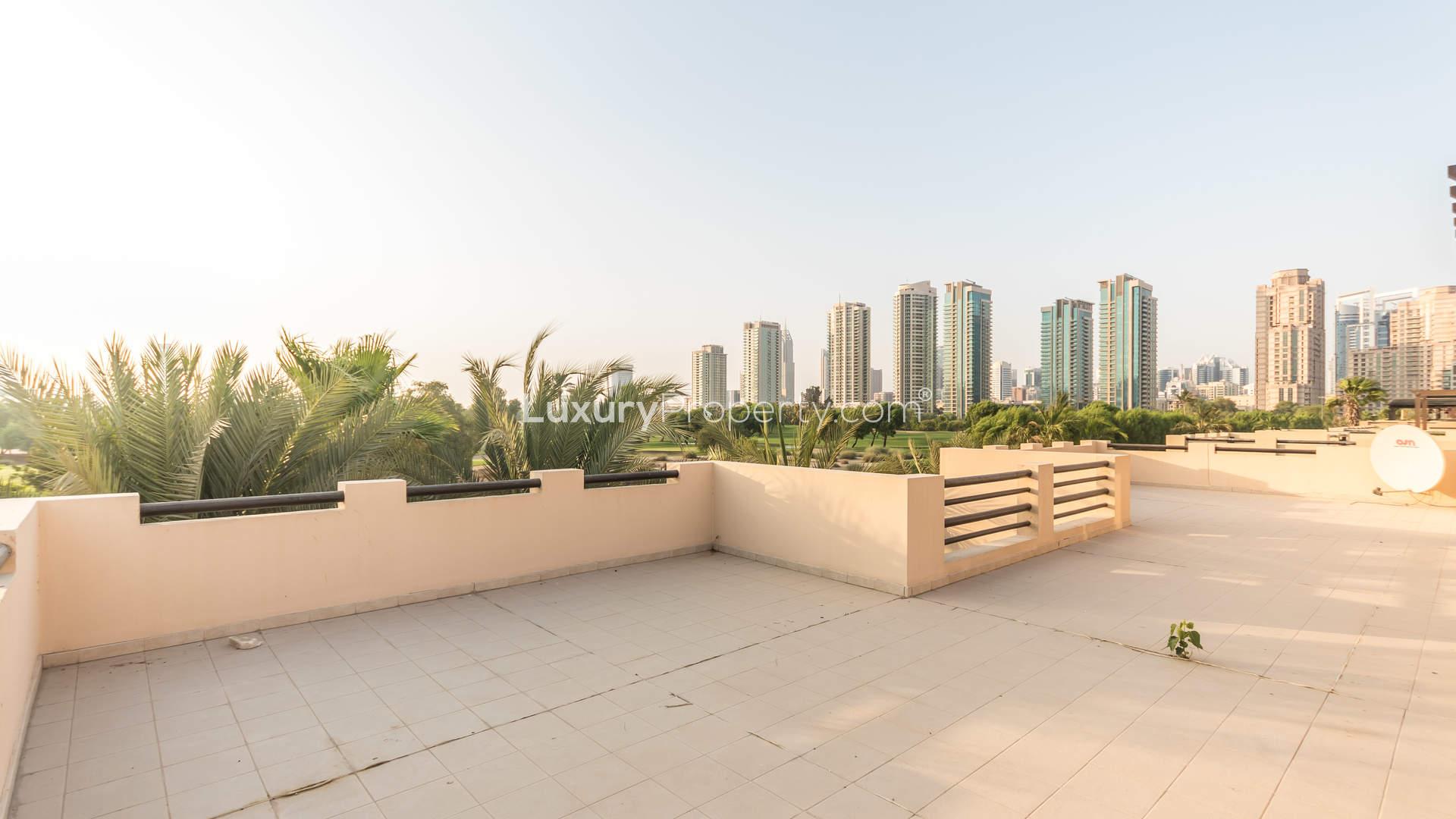 Spacious Hattan Villa in The Lakes with private pool and lush garden, for sale