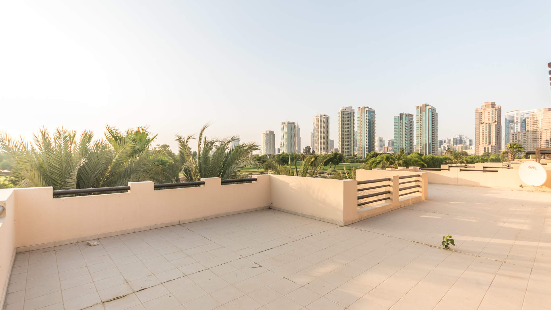 Spacious Hattan Villa in The Lakes with private pool and lush garden, for sale