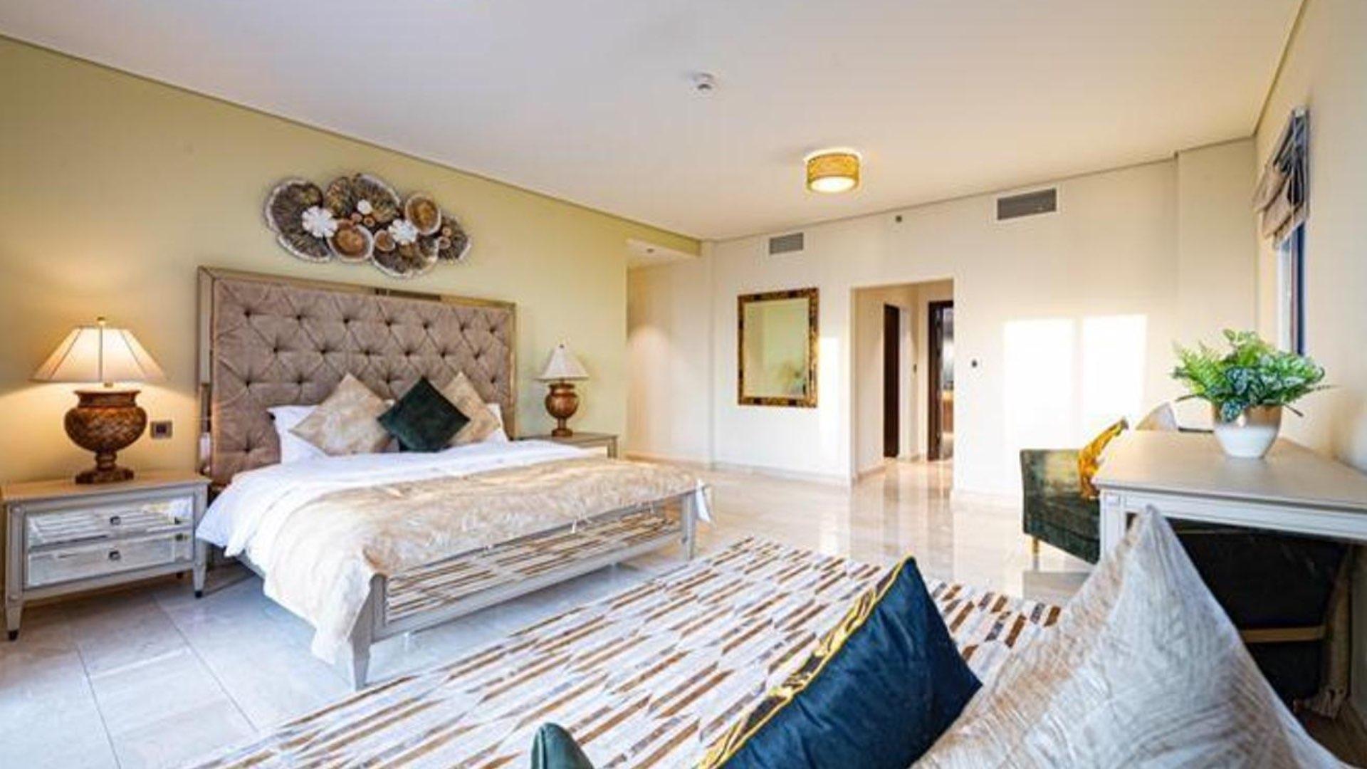 Luxurious living room in 7-bedroom Palm Jumeirah villa, elegant decor and plush seating