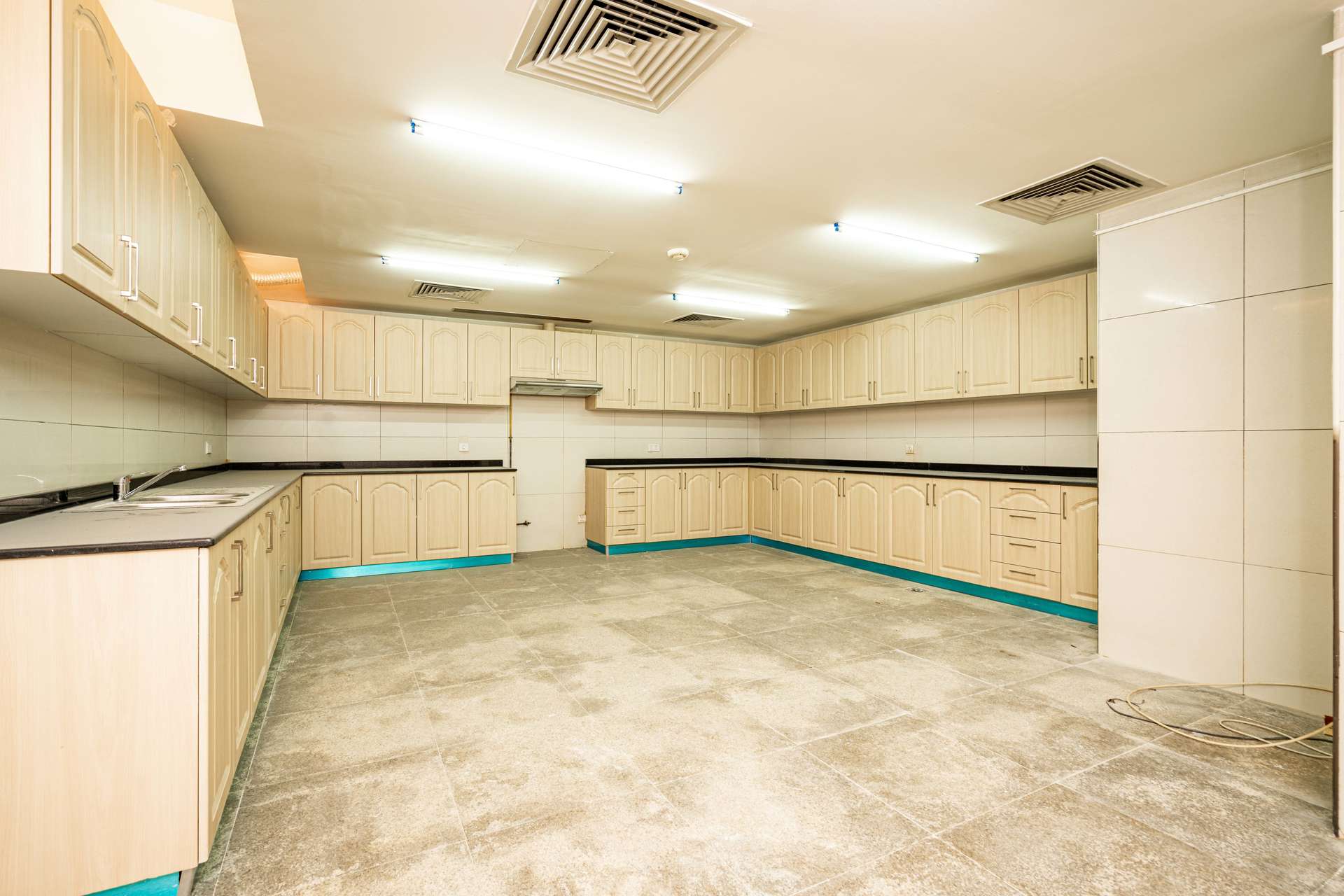 Spacious modern living area in 7-bedroom villa, Al Safa, Jumeirah, Dubai for sale