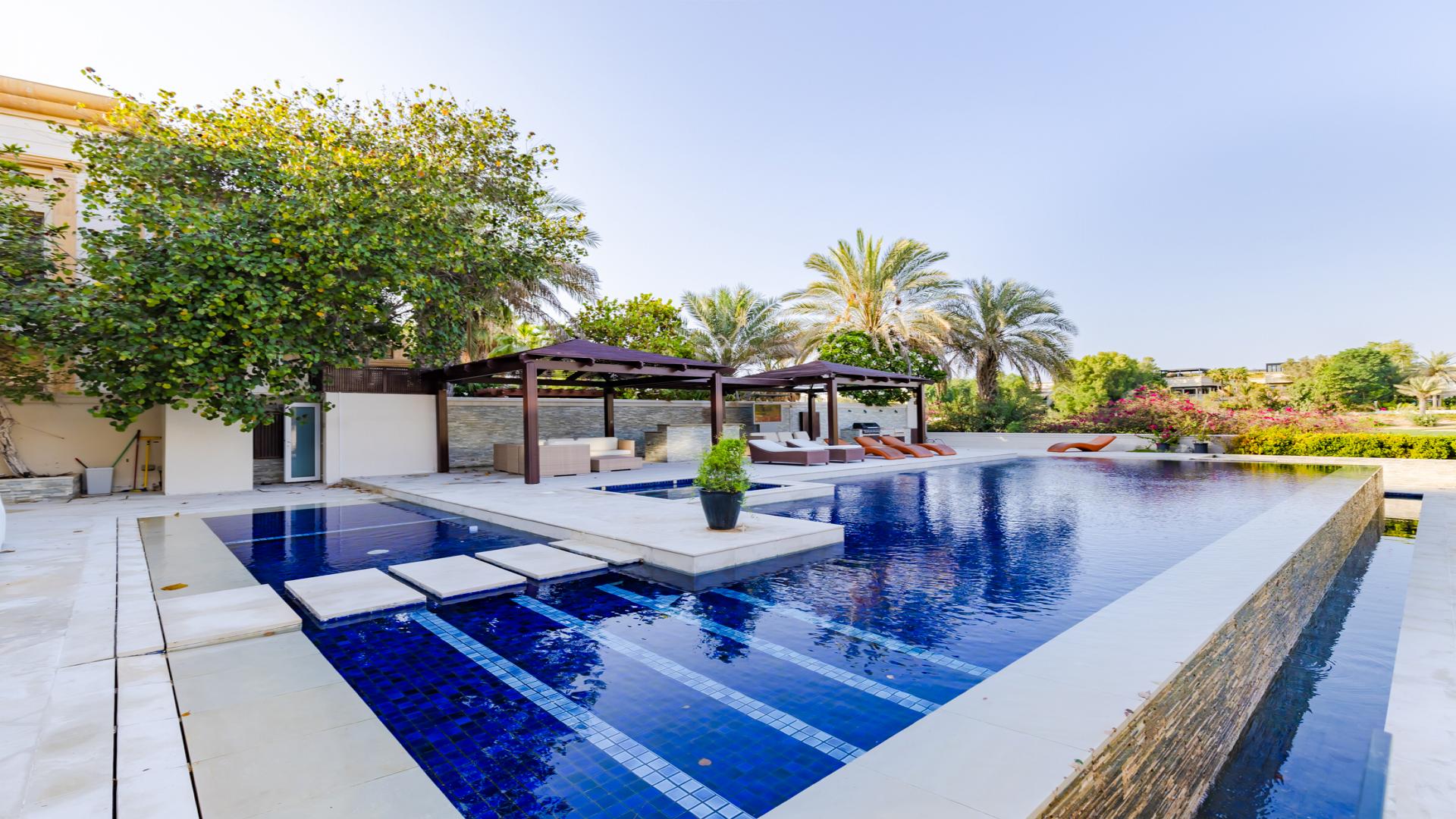 Lavish 8-bedroom villa with pool and garden in Emirates Hills, Sector V, for sale