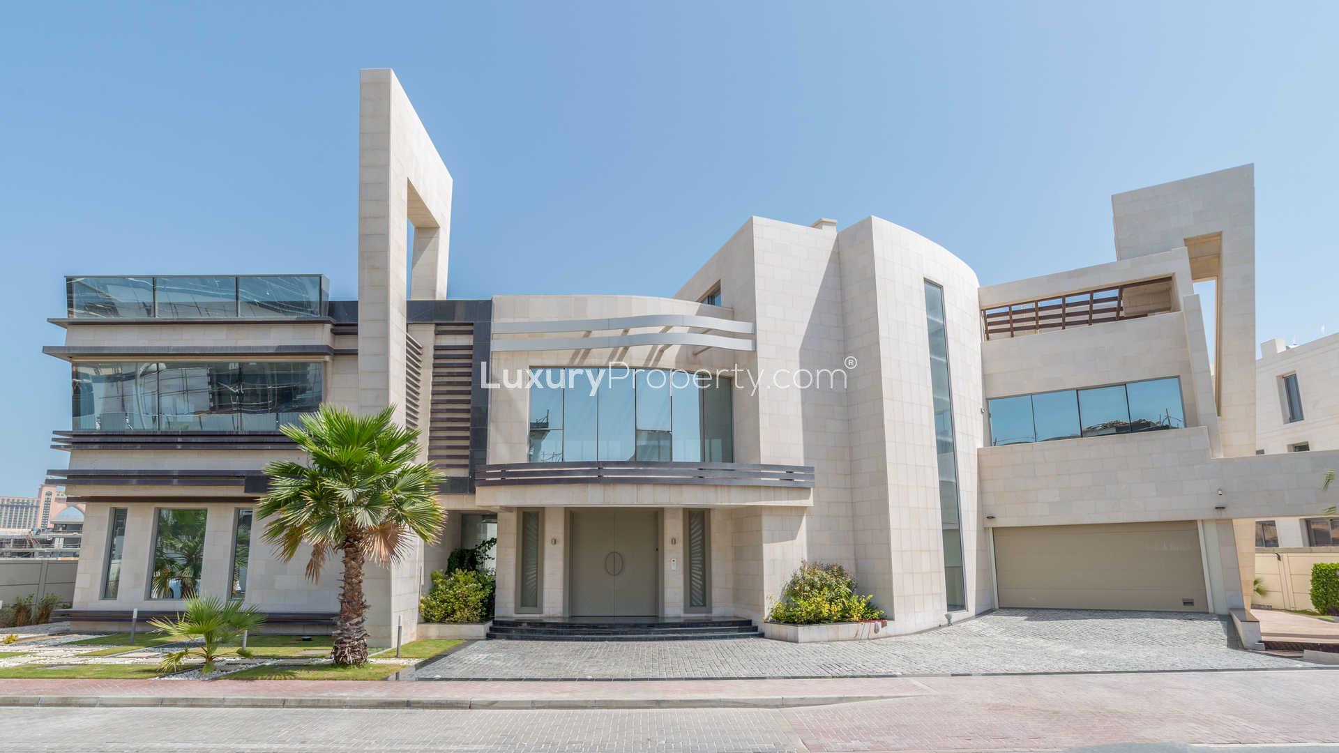 Classical 7 Bedroom Luxury Villa for Sale in Palm Jumeirah