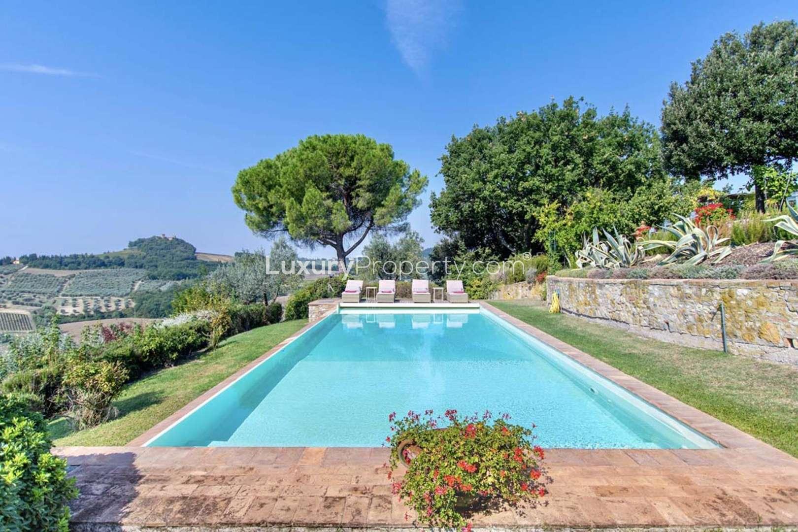 Renovated rustic Tuscan villa with pool, nestled in Villa Chianti Sunset, Florence