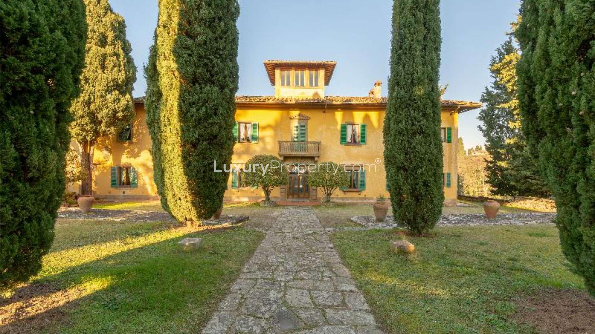 Villa La Costa in Florence, 7-bedroom villa with lush garden, for sale