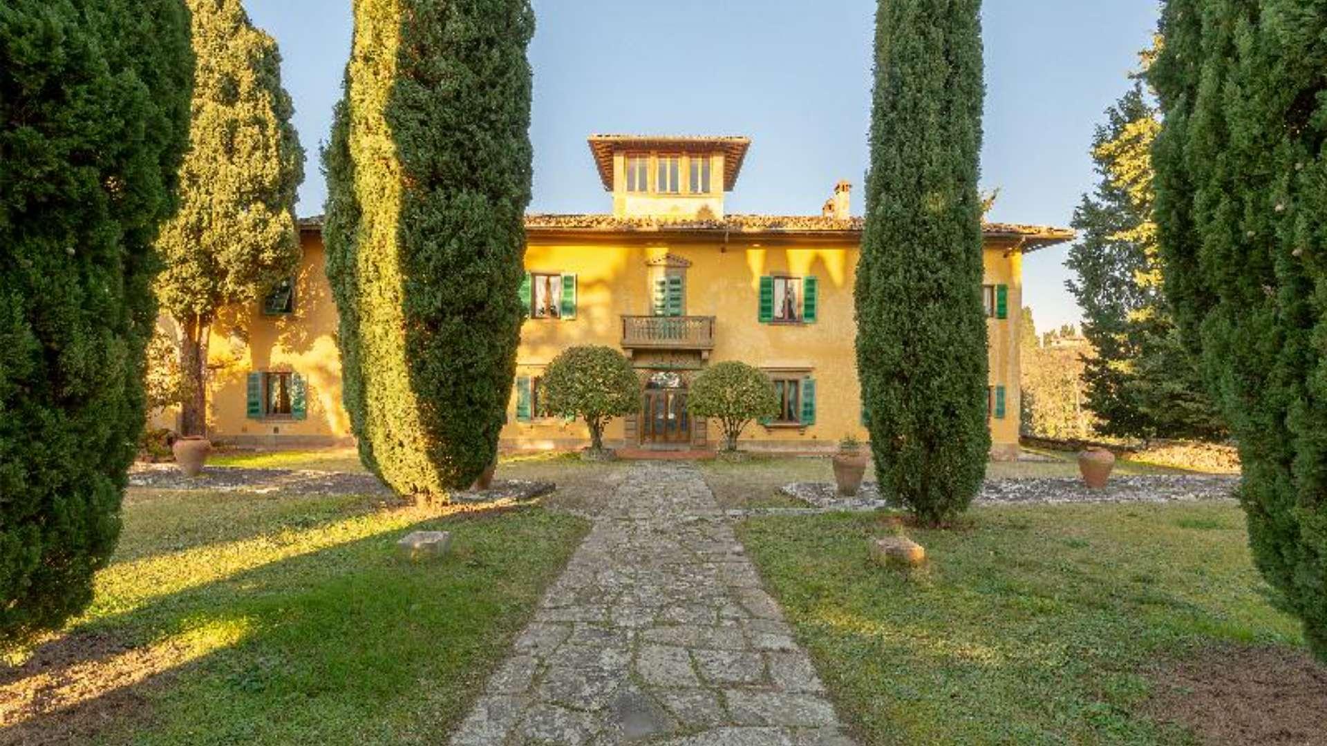 Villa La Costa in Florence, 7-bedroom villa with lush garden, for sale