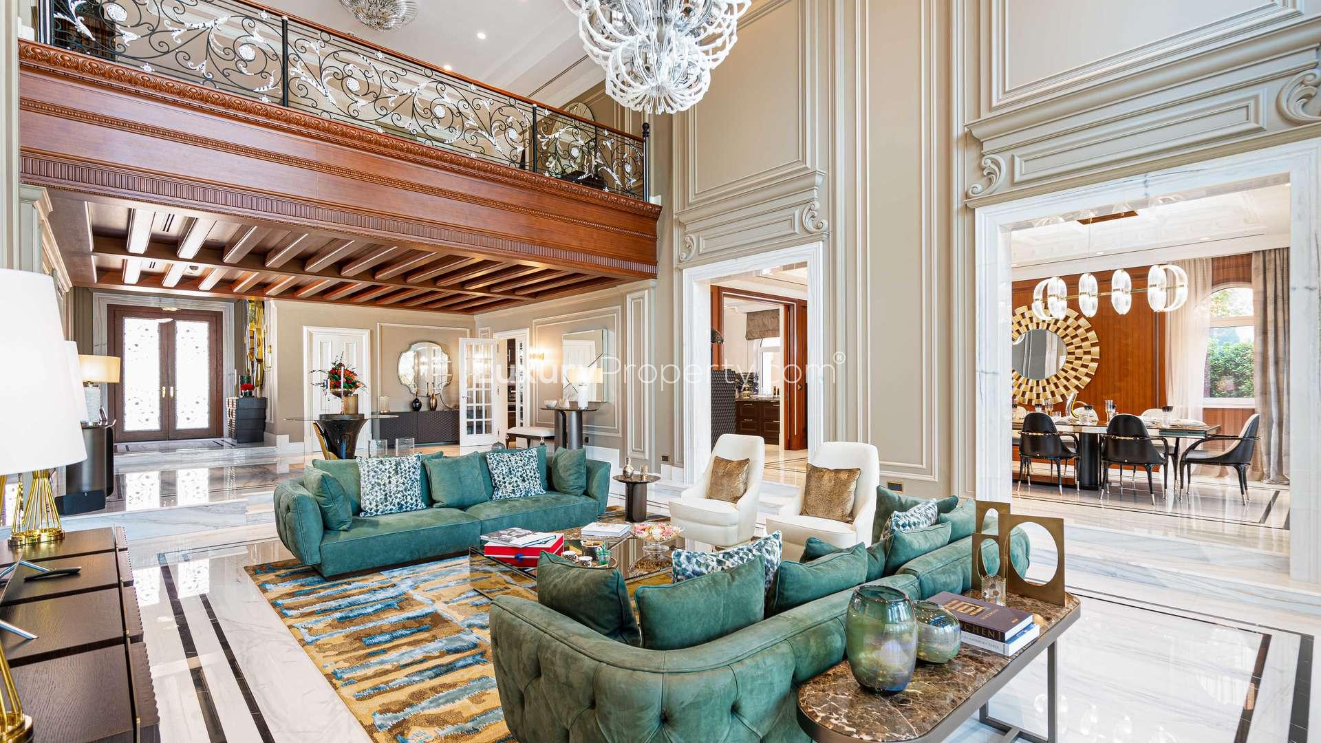 Luxurious villa with pool at XXII Carat, Palm Jumeirah, available for sale