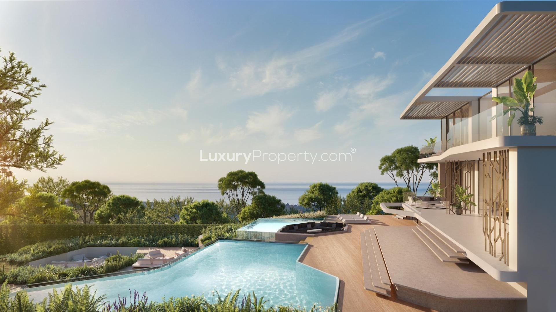 Luxury villa in Benahavís with ocean view, modern design, and infinity pool