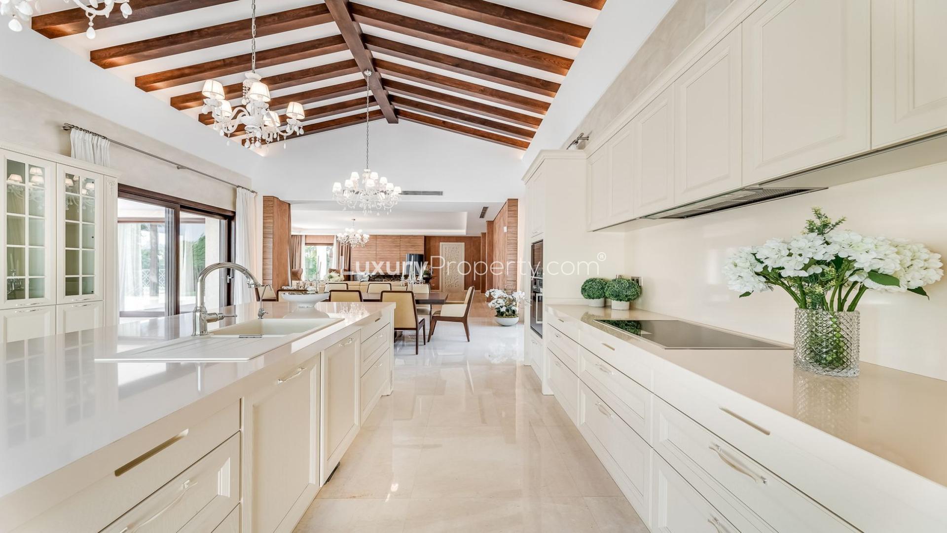 Luxurious kitchen in 5-bedroom villa for sale, Nueva Andalucía, Marbella, with elegant decor