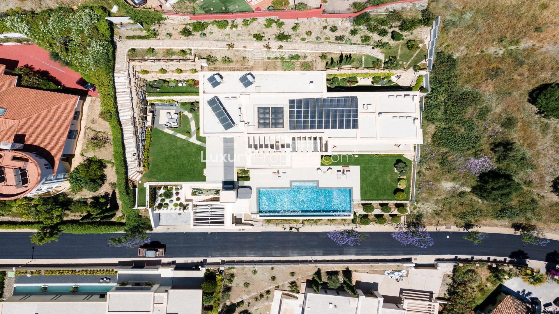 Luxury 5-Bed Villa with Pool in La Alqueria, Benahavis, Málaga, for Sale