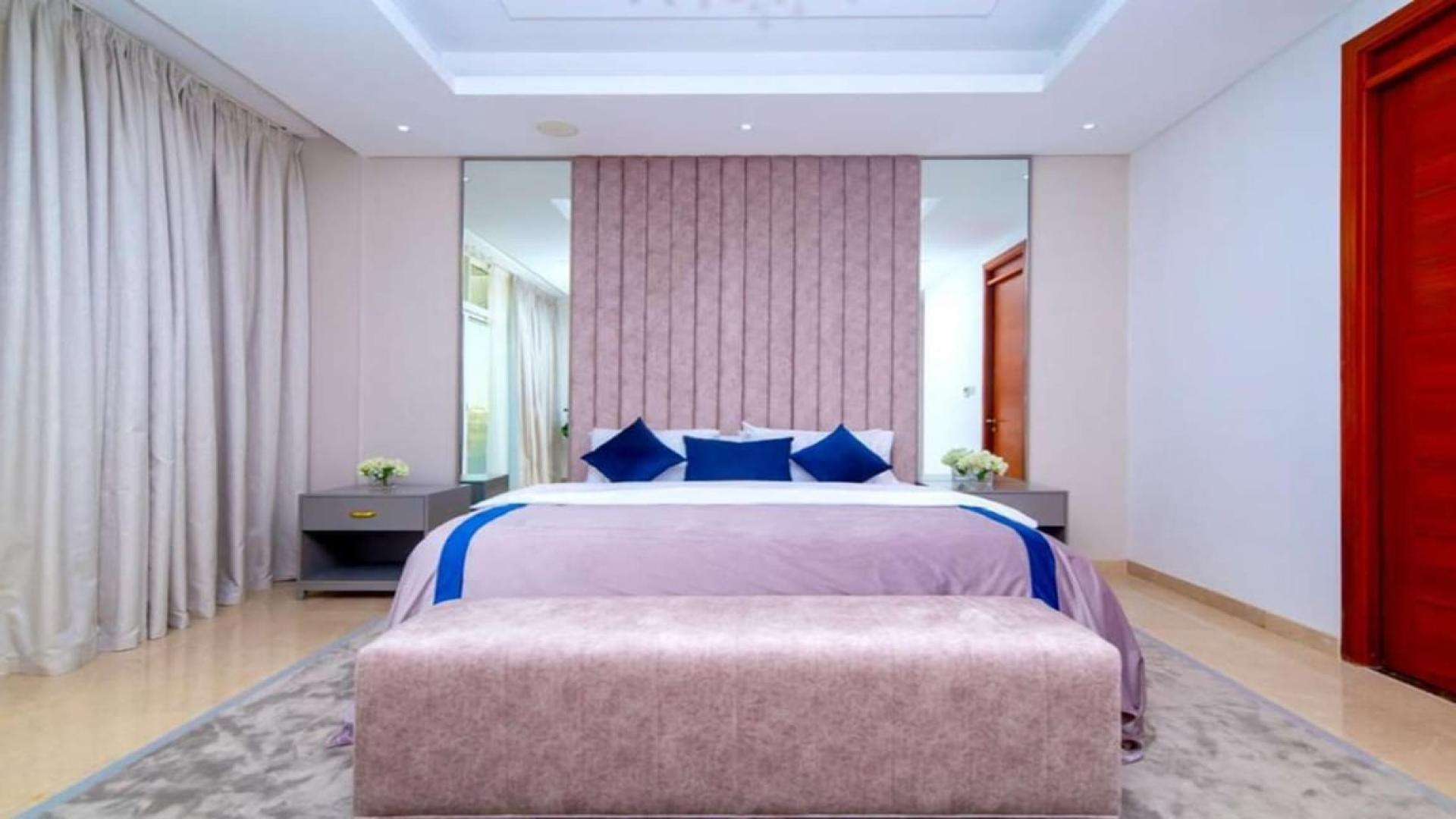 Luxurious living room in 8-bedroom villa, Palm Jumeirah, Dubai with elegant furnishings