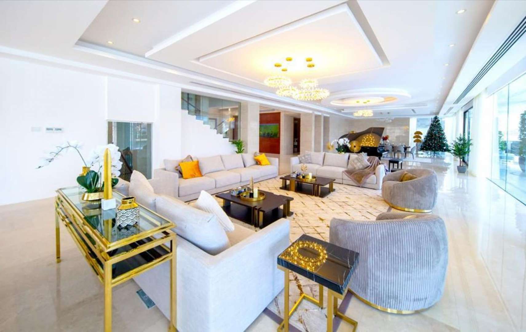 Luxury villa with private pool on Palm Jumeirah, Dubai, available for rent
