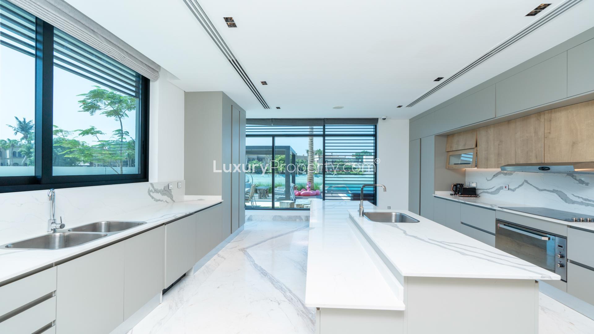 Luxurious living room in 8-bedroom villa, Palm Jumeirah Signature Villas, marble floors, modern design