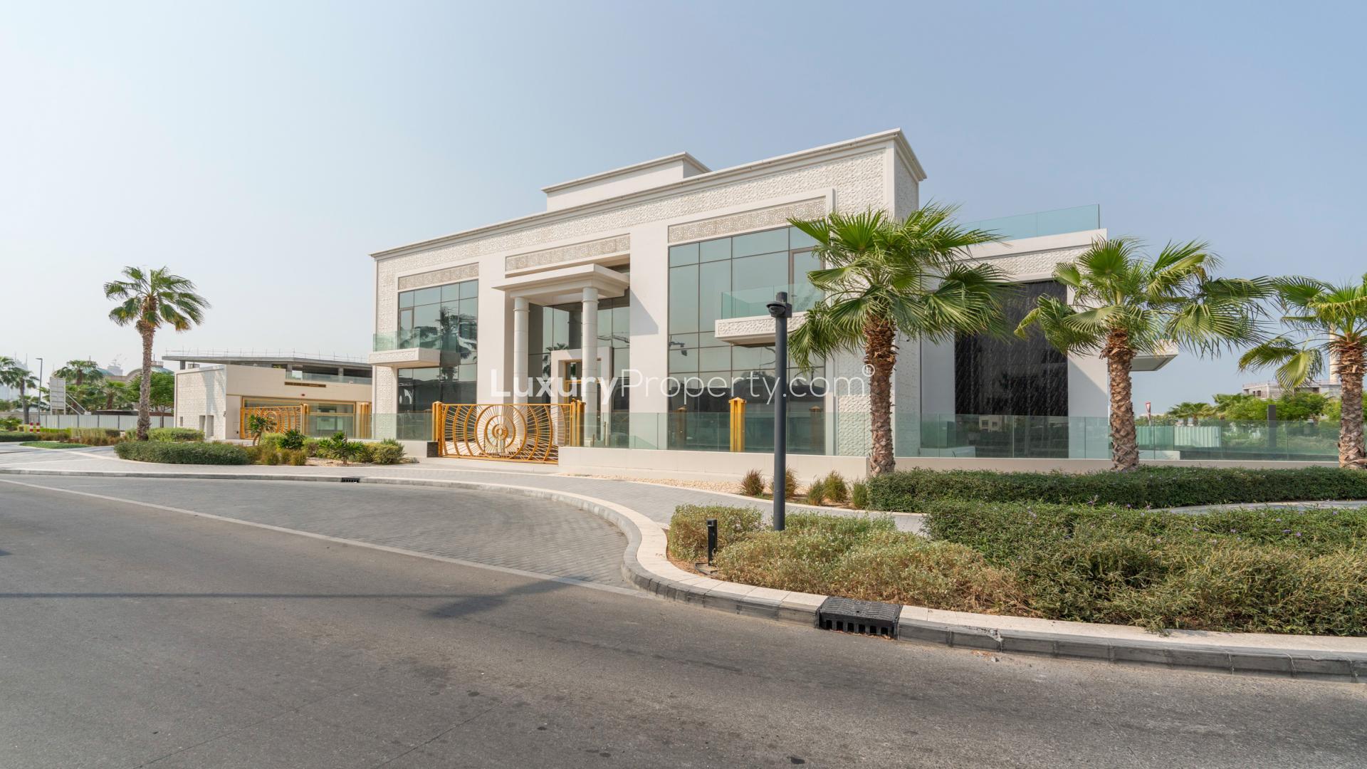 Luxurious Pearl Jumeirah villa with modern architecture and palm-lined street view