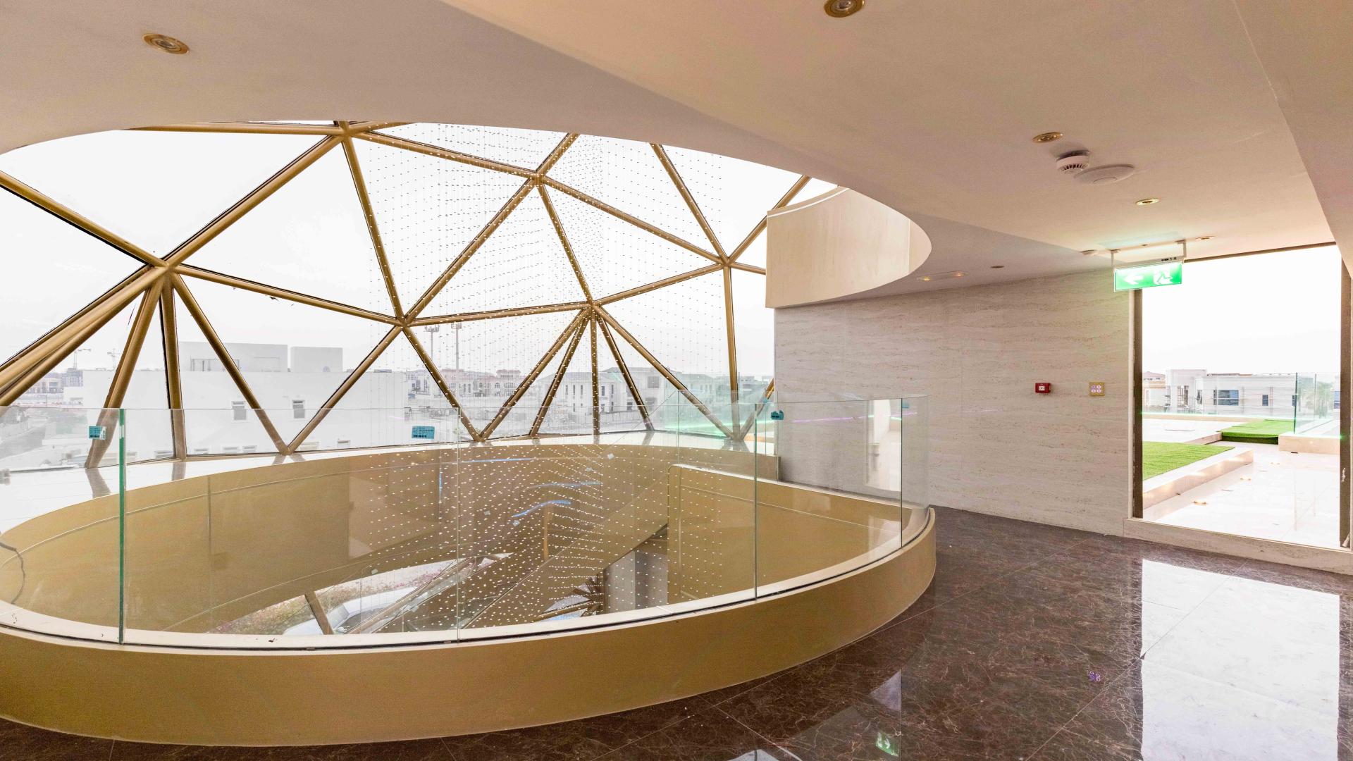 Luxurious Pearl Jumeirah villa exterior with modern architecture and landscaped surroundings