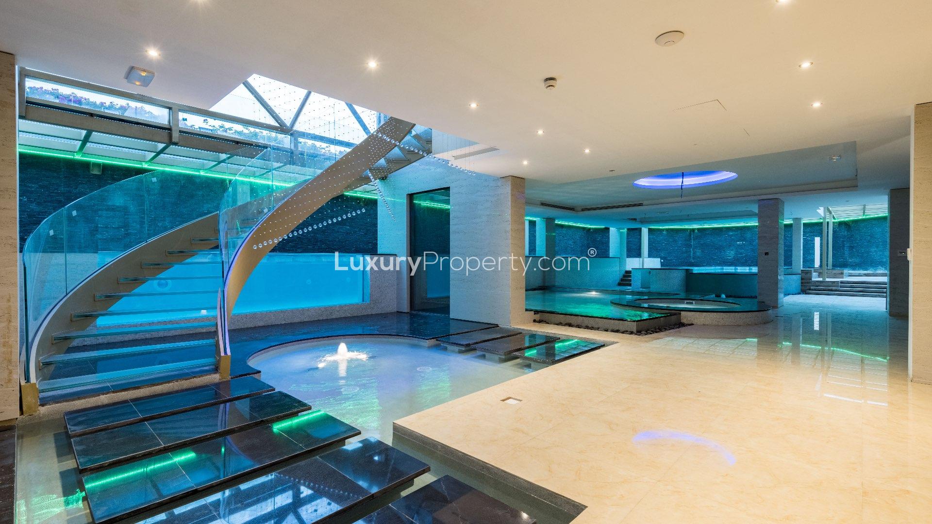 Iconic 8-bedroom villa exterior in Pearl Jumeirah, showcasing modern architecture and luxury design