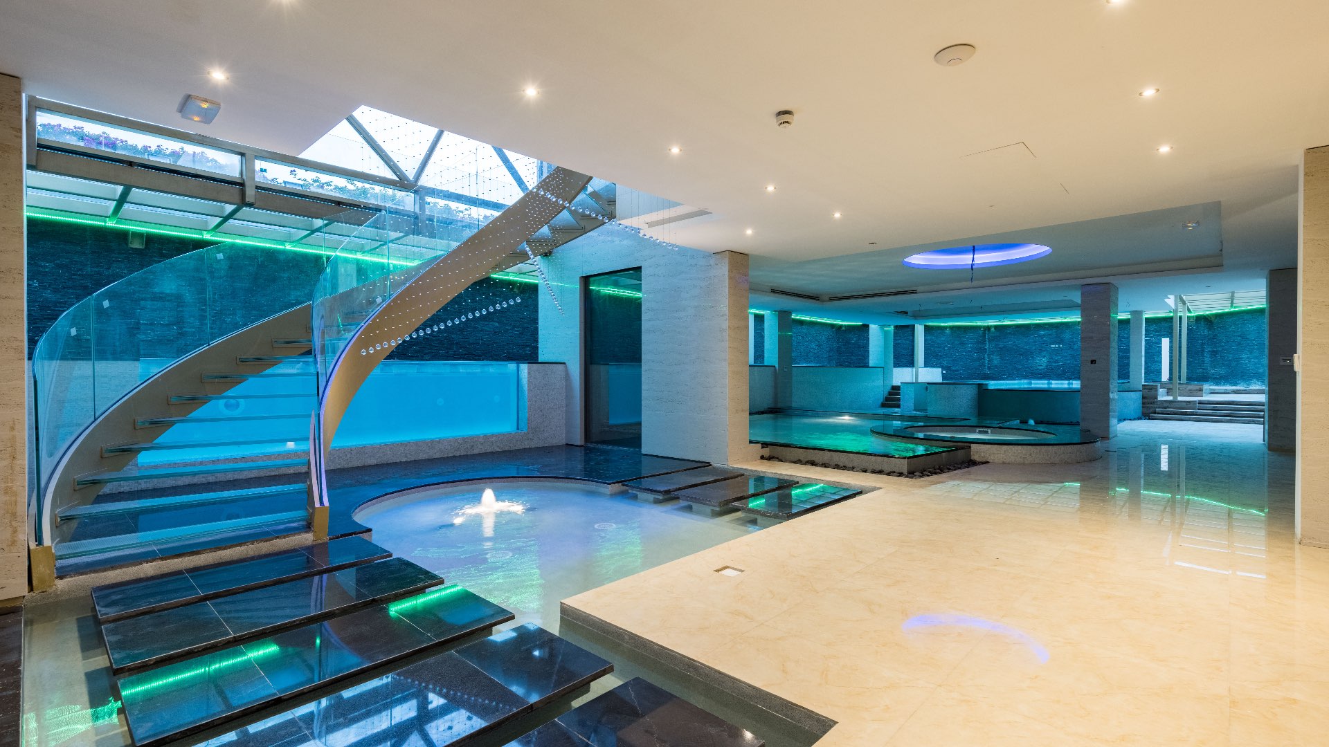 Iconic 8-bedroom villa exterior in Pearl Jumeirah, showcasing modern architecture and luxury design